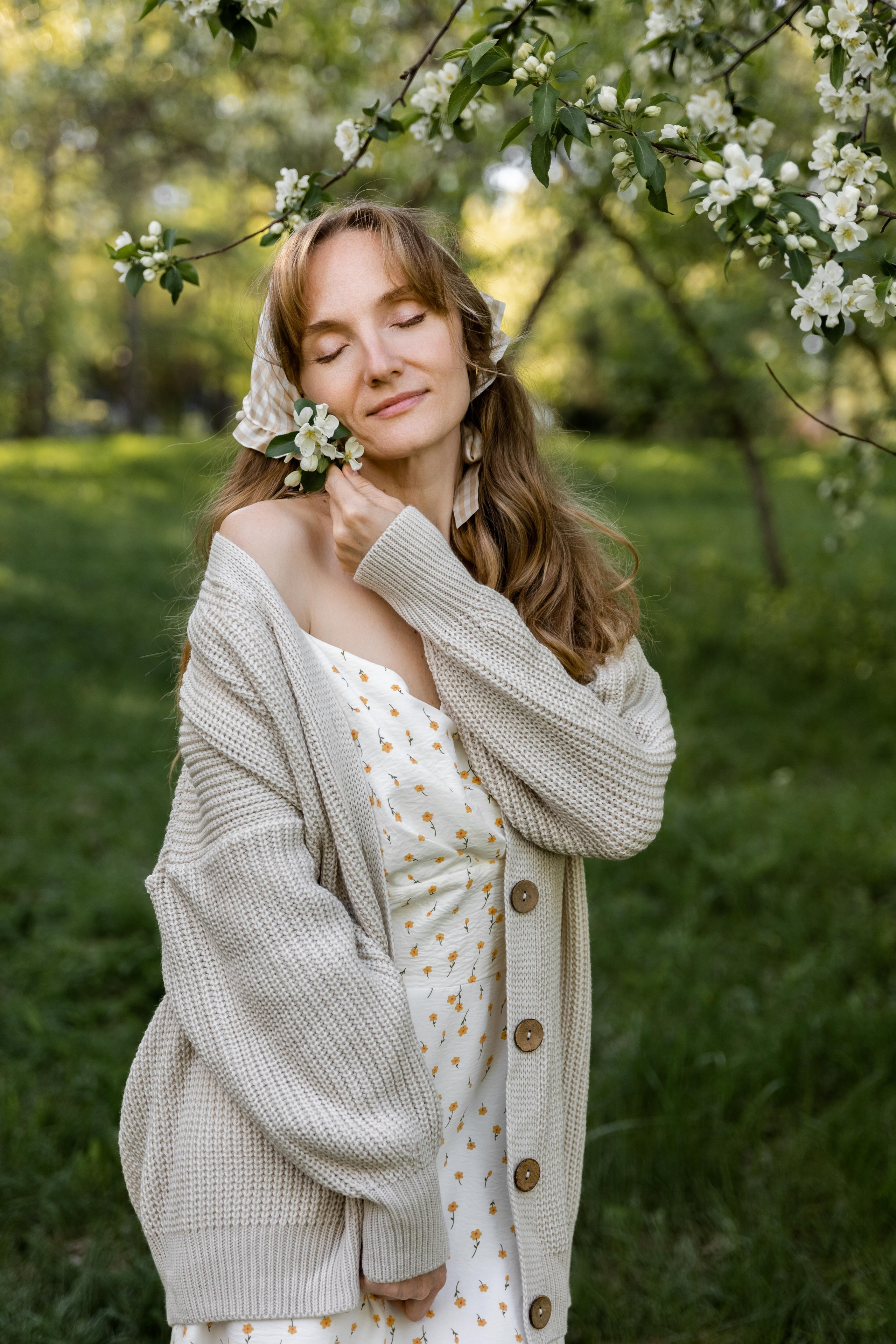 Большая семья в яблонях. Семейный и детский фотограф в Екатеринбурге Светлана Гостюхина