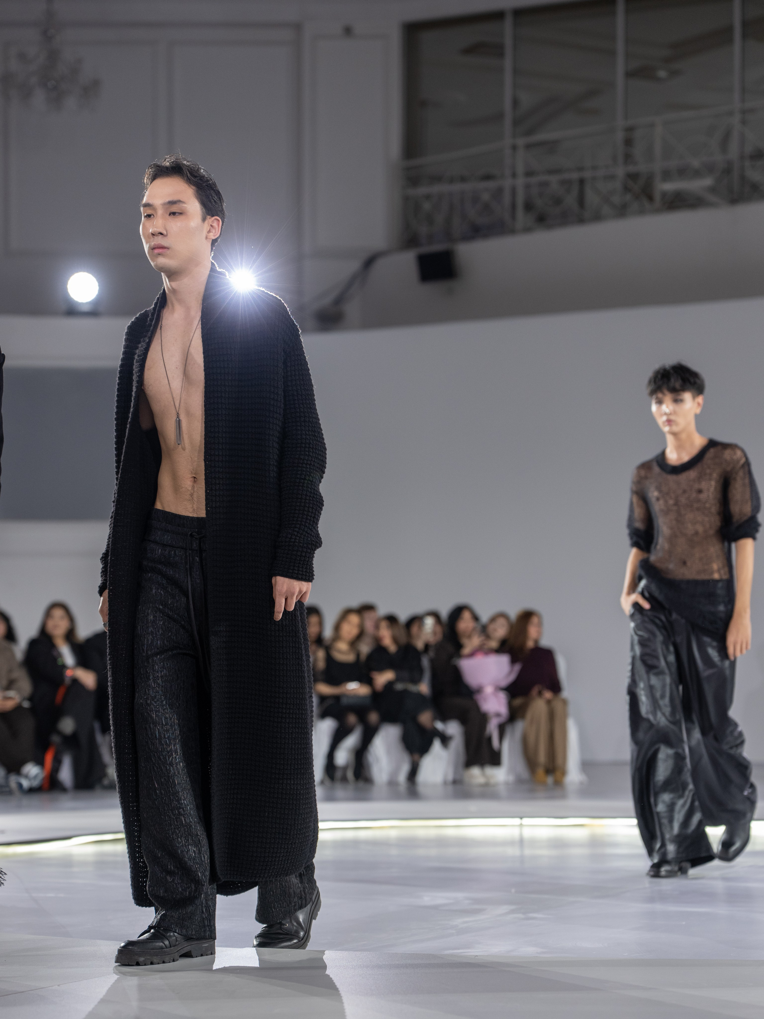 Дизайн DVALI. Сайт Алматинского НЮ АРТ, будуар и фэшн фотографа Дениса Карпенко