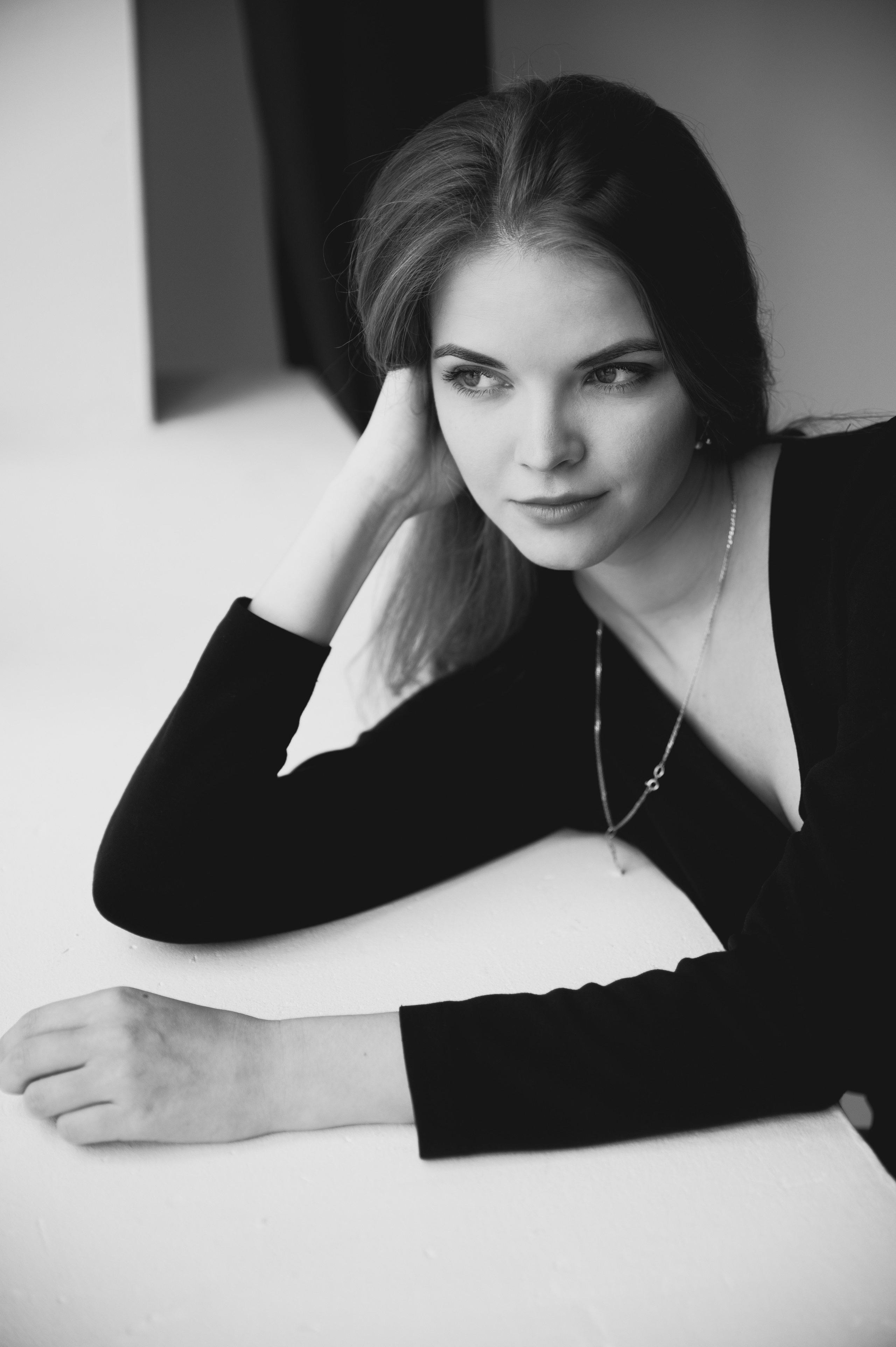 Предсвадебная лавстори в студии в Москве. Свадебный и портретный фотограф в Москве Жердев Даниил