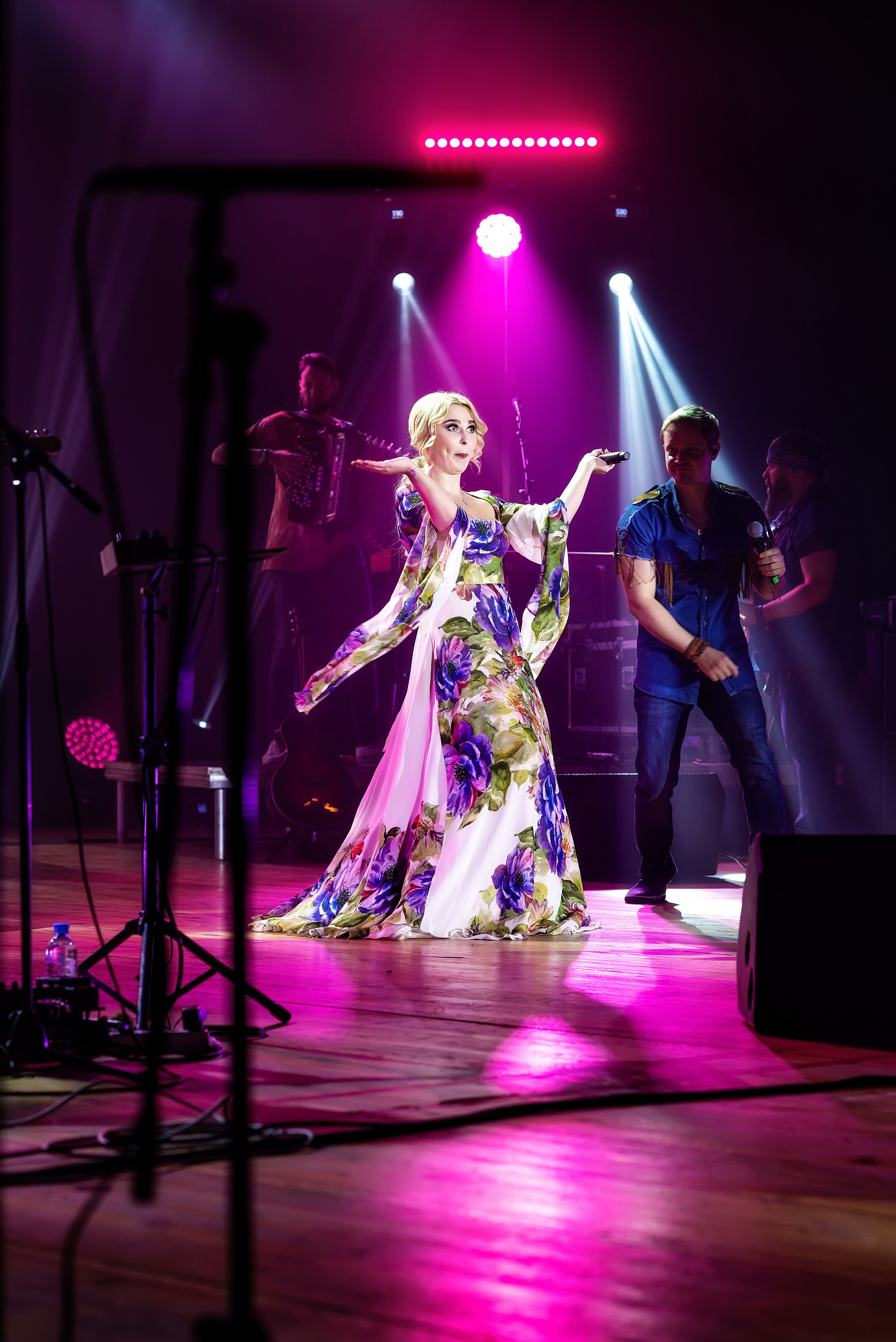 Концерт Пелагеи. Школьный, фэшн фотограф в Тюмени и в России Ирина Королева