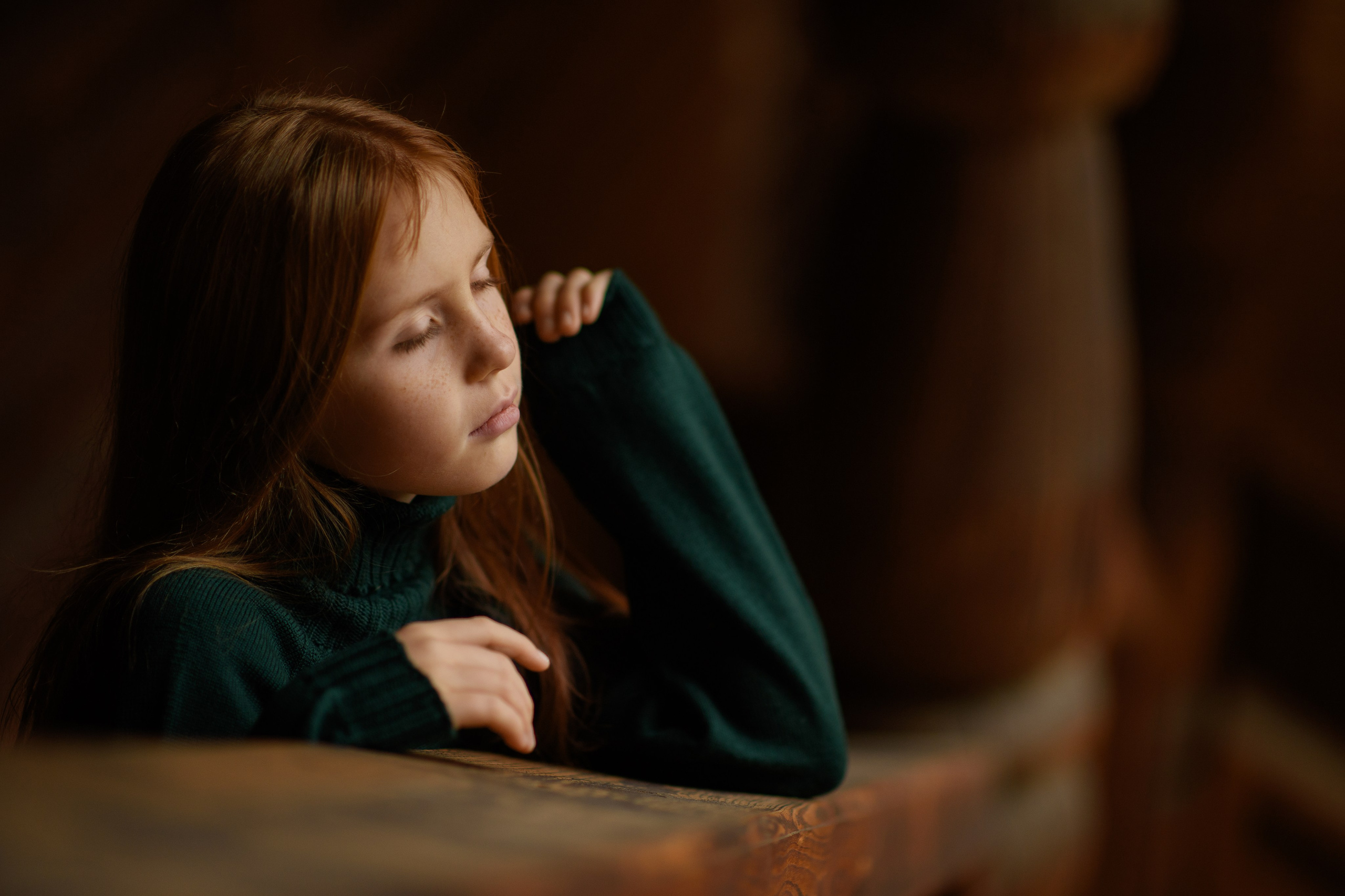 Фотосессия рыжей девочки-подростка в Коломенском. Главная