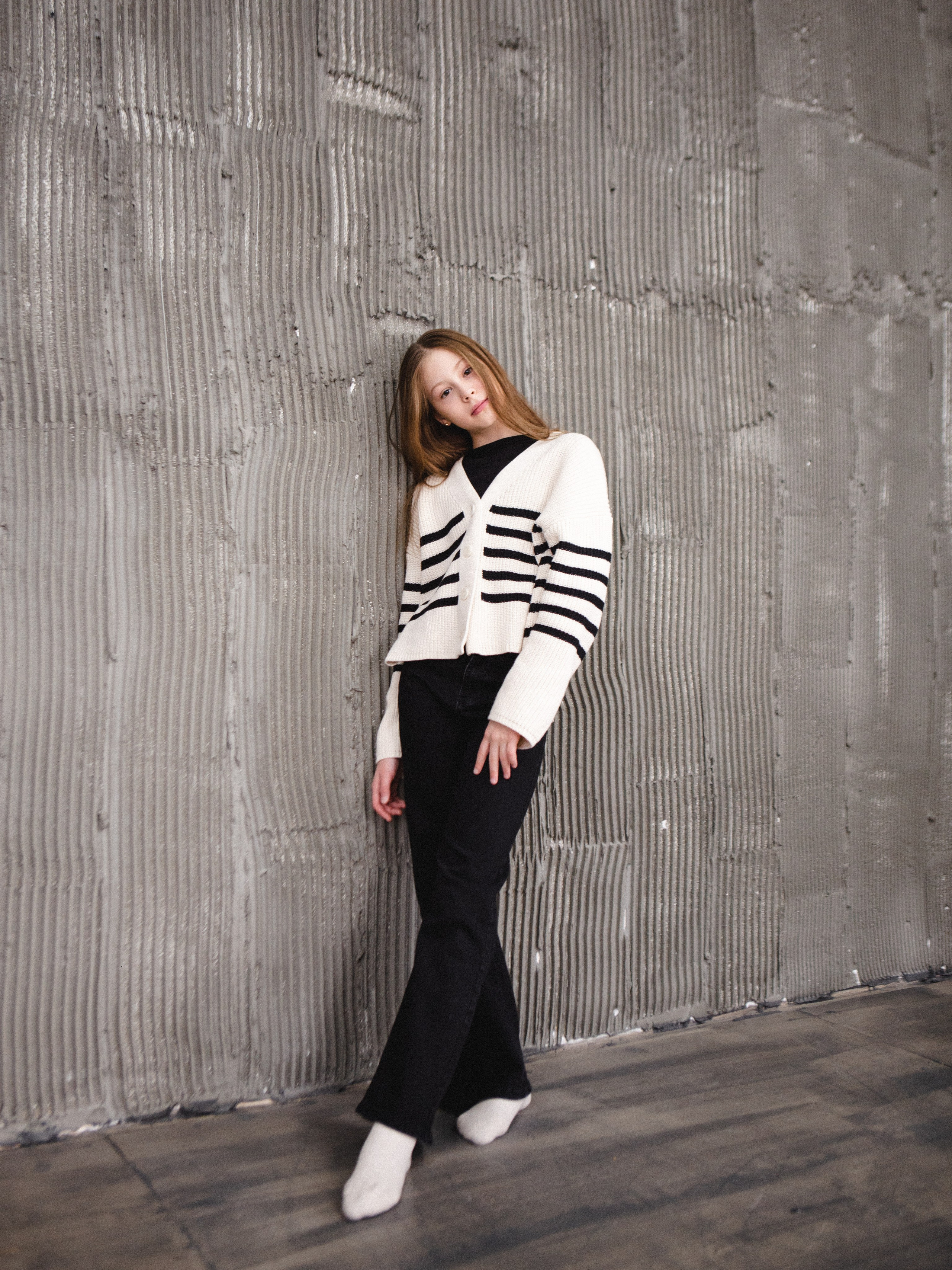 Фотосессия мамы с дочерями в минималистичной фотостудии Челябинска. Свадебный фотограф Челябинск Зиненко Виктория