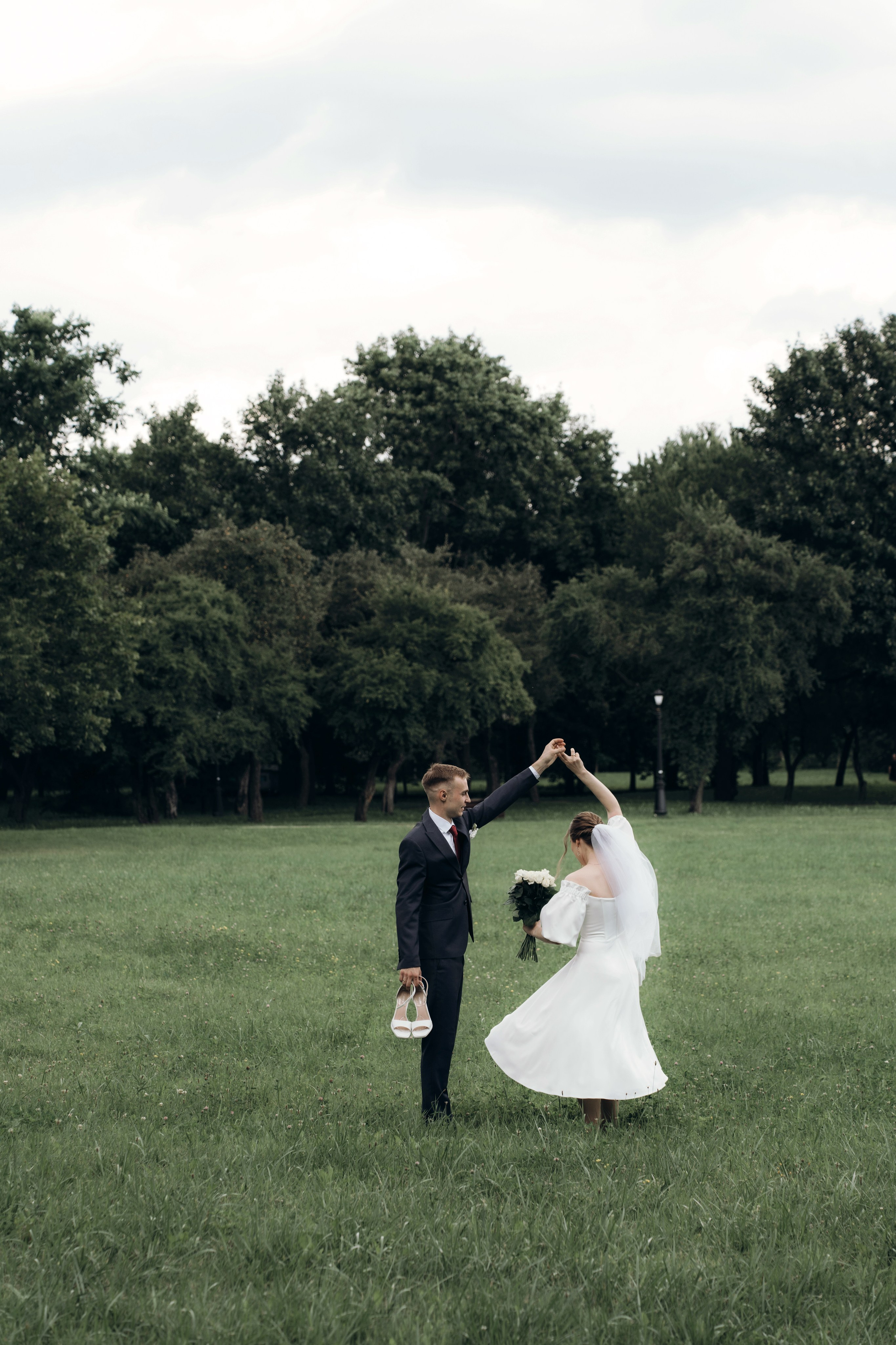 Свадебная прогулка в Лошицком парке. Ваш семейный фотограф в Минске — Вика Трегубова