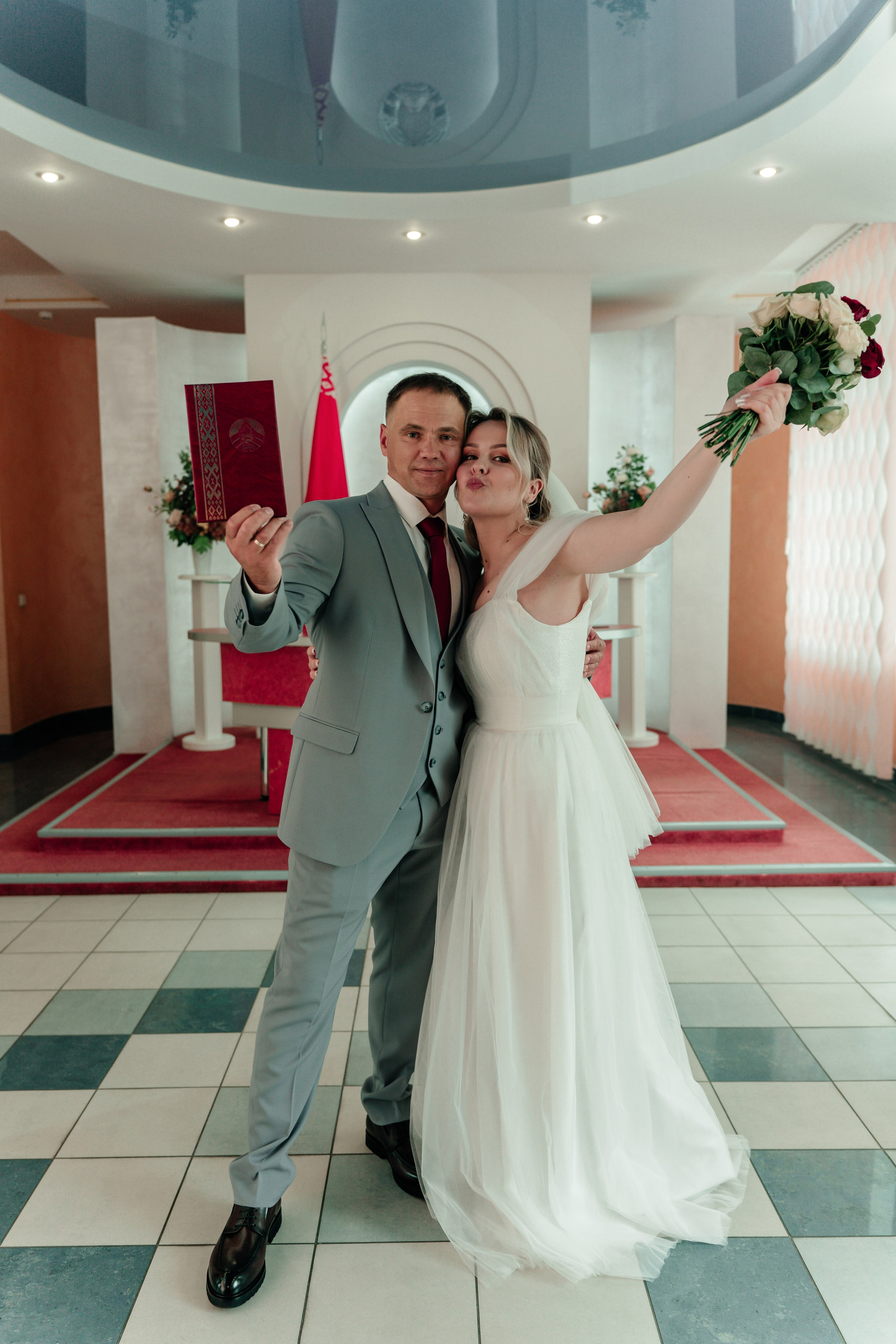 ЗАГС Партизанского района (большой зал). Ваш семейный фотограф в Минске — Вика Трегубова