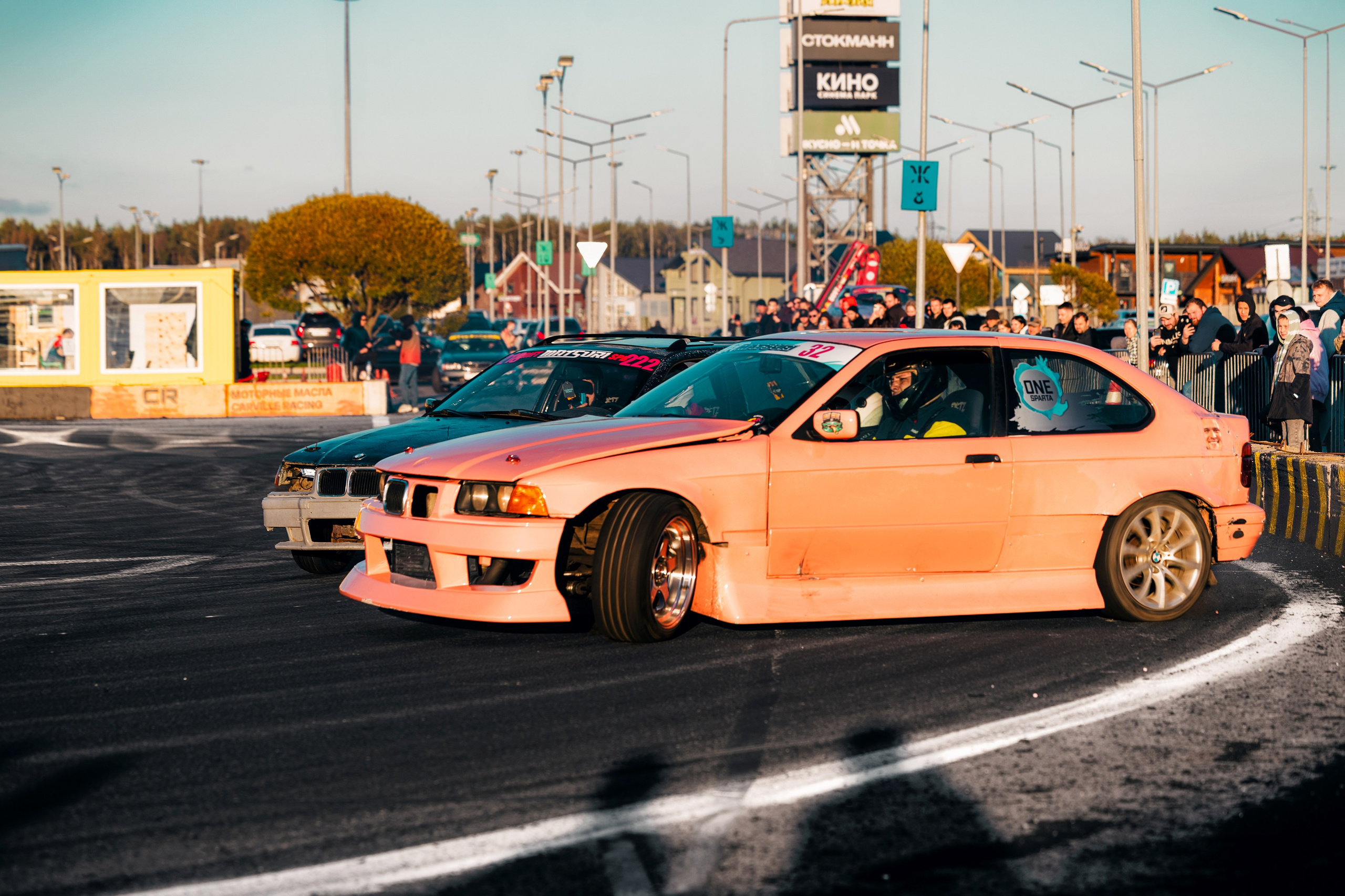 Фотографии закрытия сезона 2025 VibeSide — дрифт и автошоу у МЕГА Дыбенко, Санкт-Петербург