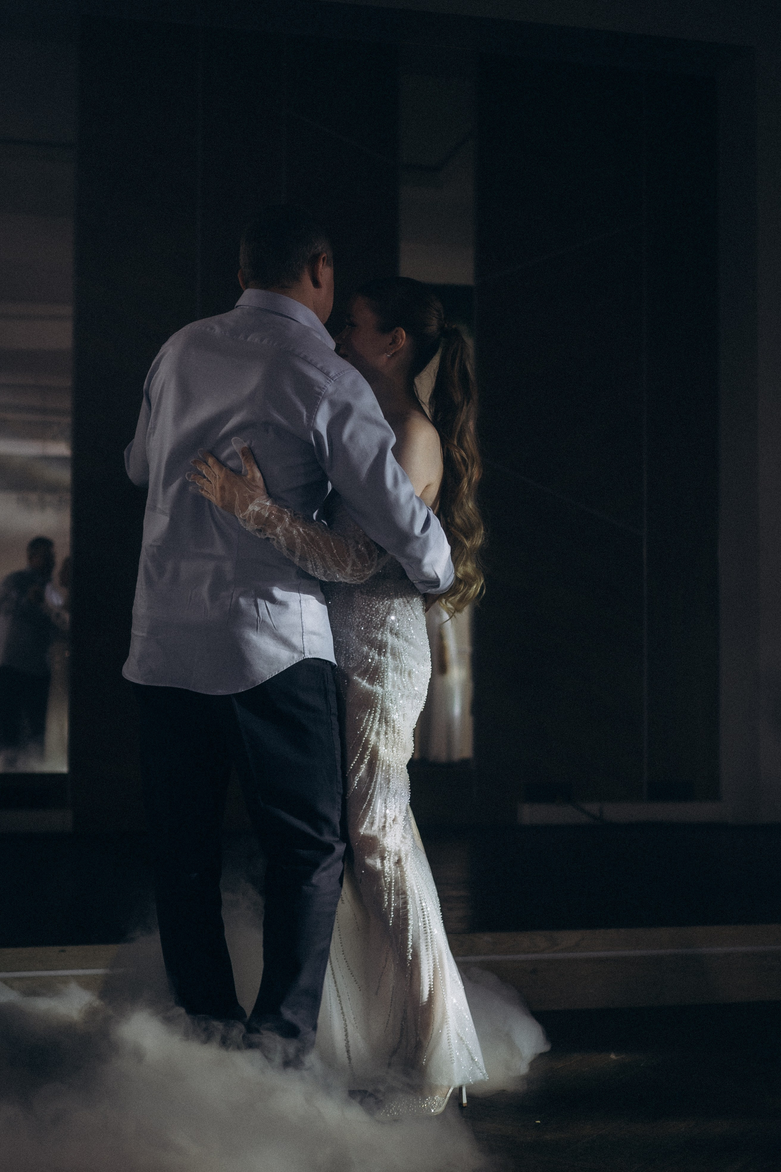 ТАНЕЦ С ПАПОЙ СВАДЕБНМ БАНКЕТЕ (СНЯТО В СИБИРЕ В НИЖНЕВАРТОВСКЕ). Профессиональный фотограф, Санкт-Петербург — Виктория Богомолова