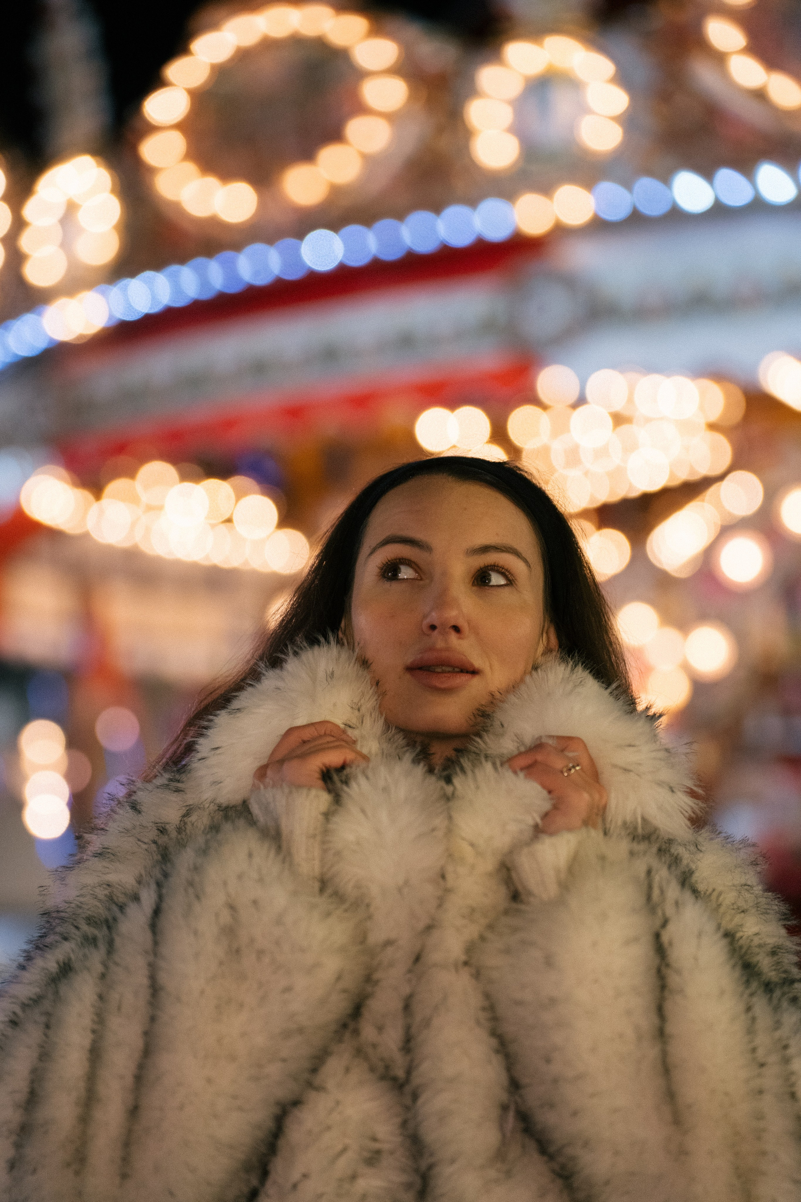 ПРОГУЛКА НА МАНЕЖНОЙ ПЛОЩАДИ ДЛЯ ДЕВУШКИ ПЕРЕД НОВЫМ ГОДОМ (НОВОГОДНЯЯ ФОТОСЕССИИЯ НА МАНЕЖНОЙ ПЛОЩАДИ). Профессиональный фотограф, Санкт-Петербург — Виктория Богомолова