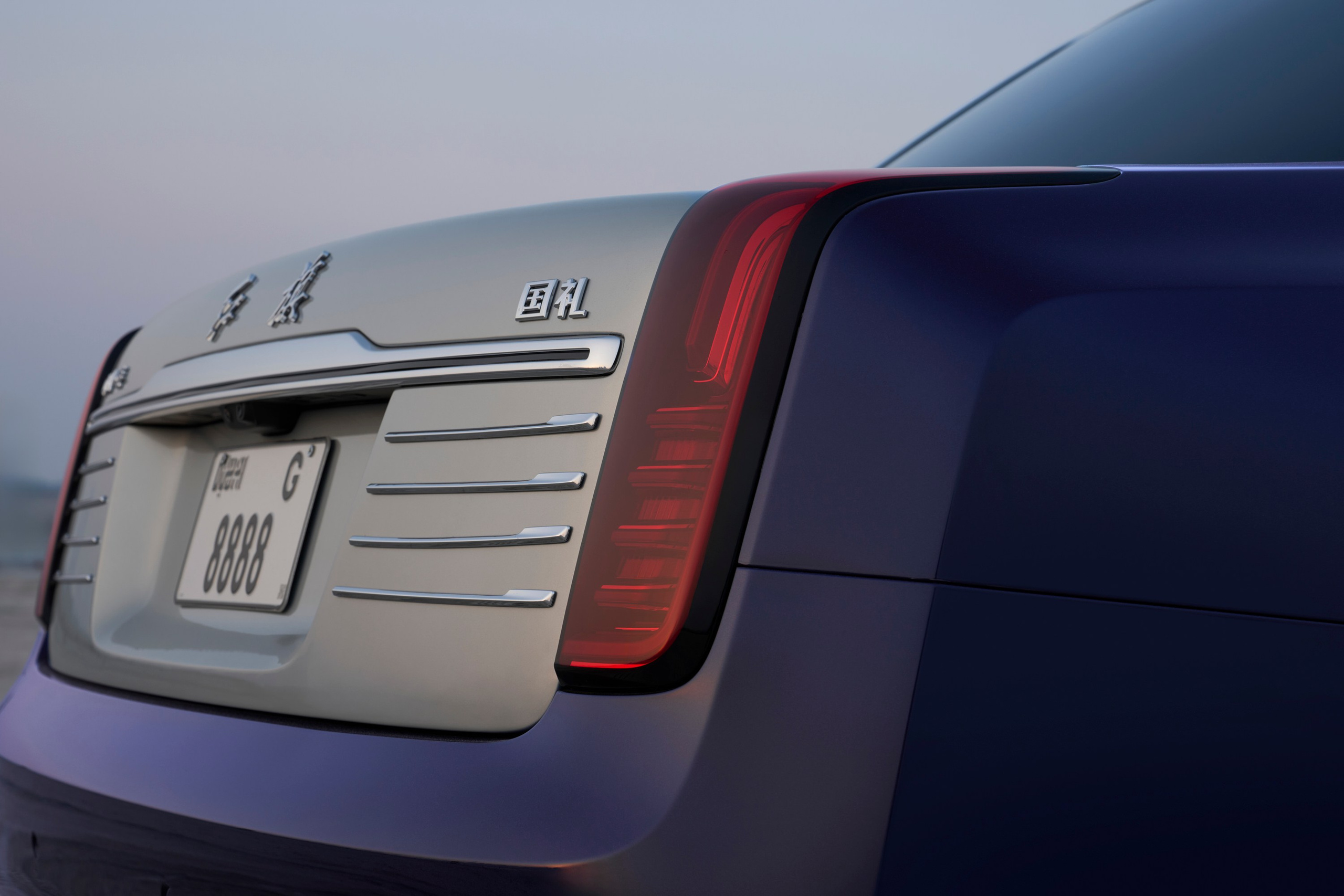 Hongqi Golden Sunflower. Creative photographer Denis Klero