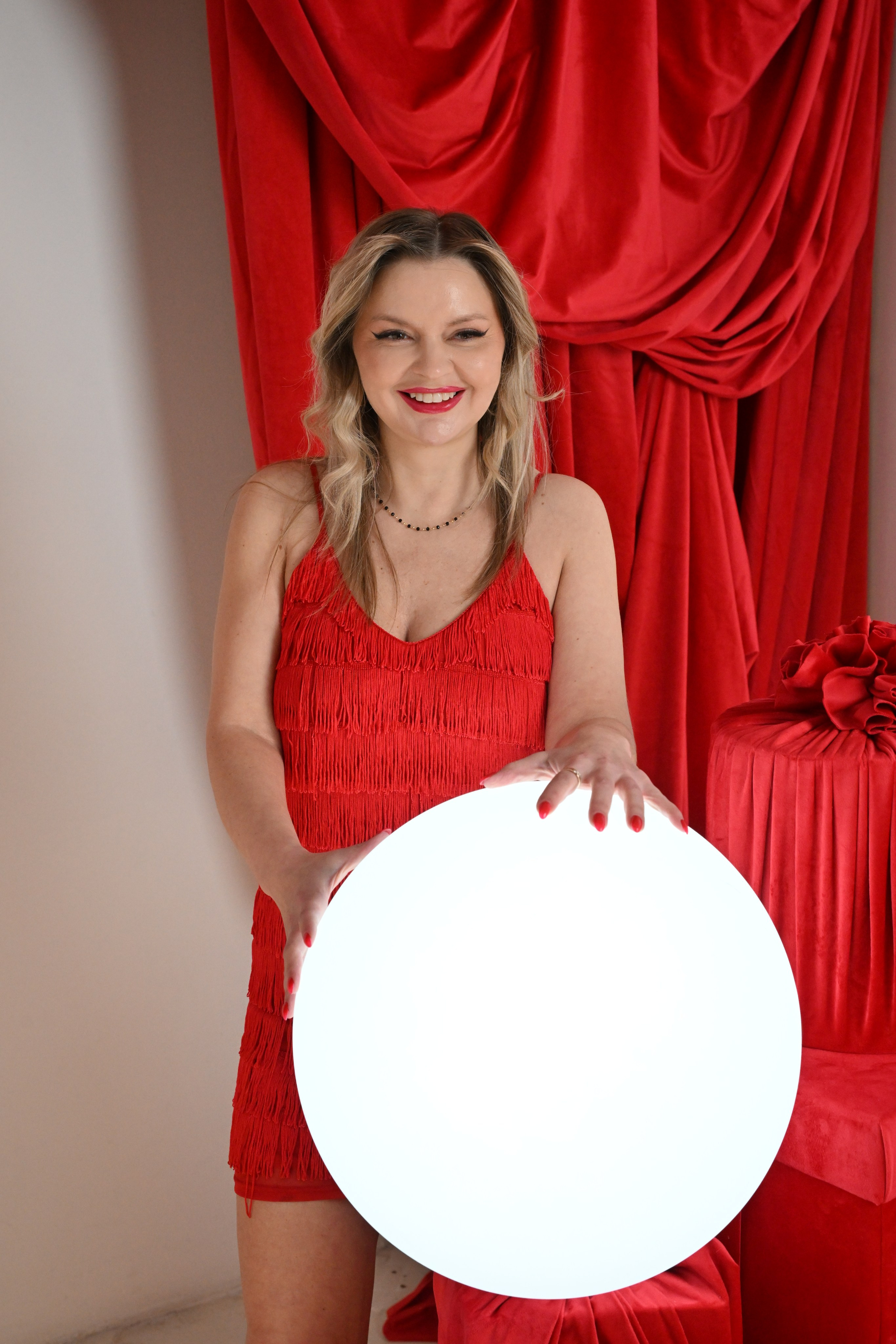 КРАСНАЯ КОМНАТА КСЕНИЯ СЕМЕНЦОВА. Фотограф в Санкт-Петербурге Сафронов Николай