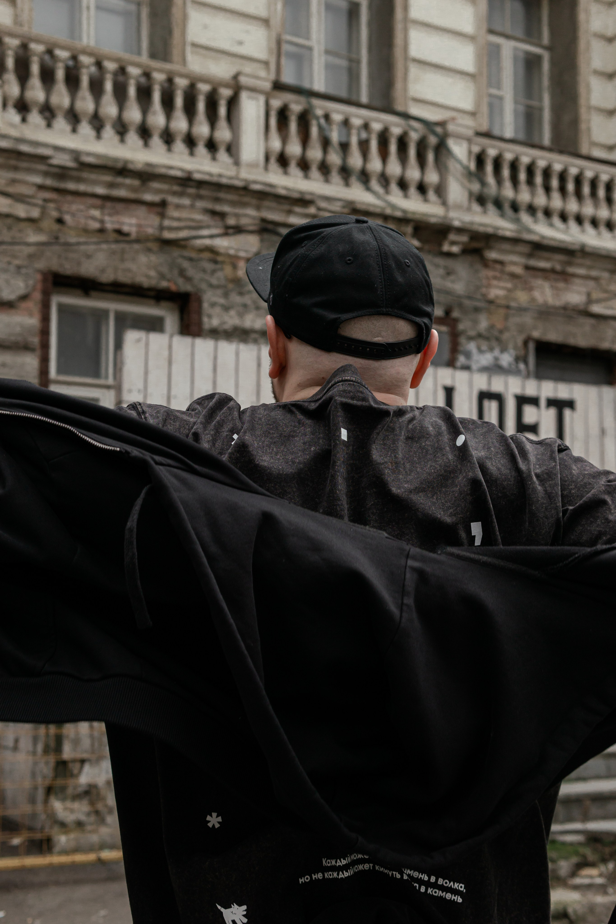 Съемка мерча БЛТ* Semiotica в городе. Фотограф-анималист Ксения Воробьева, Москва