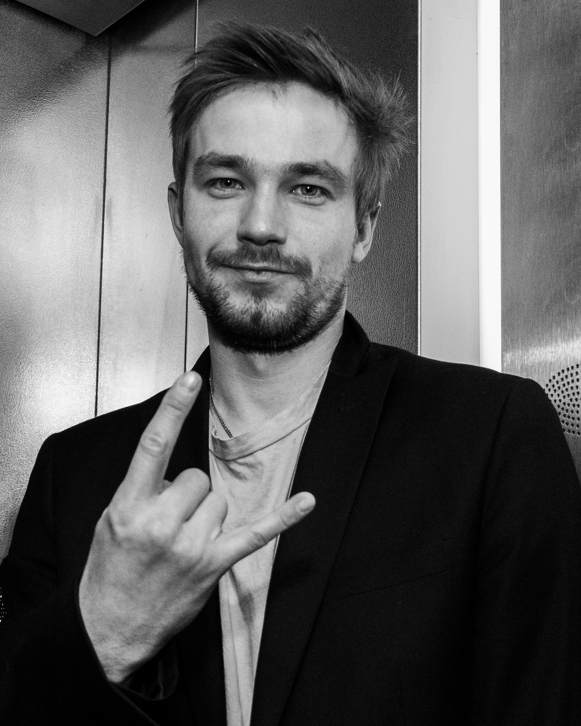 Александр Петров, он любит себя называть Саша.Очень простой и немного застенчив был на тот момент. Фото сделано в Буквоеде 18.02.2018