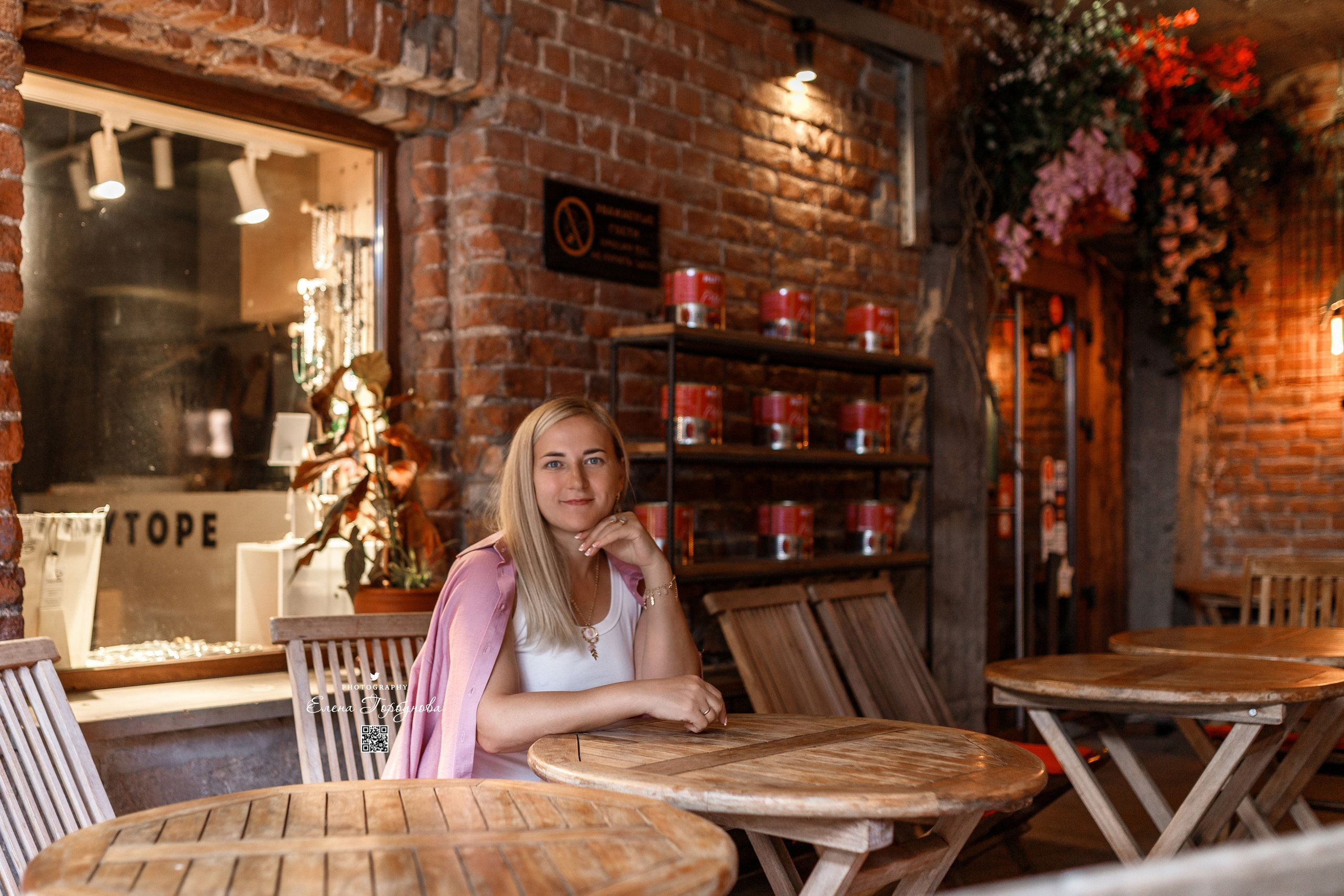 девушка в кафе Пермь