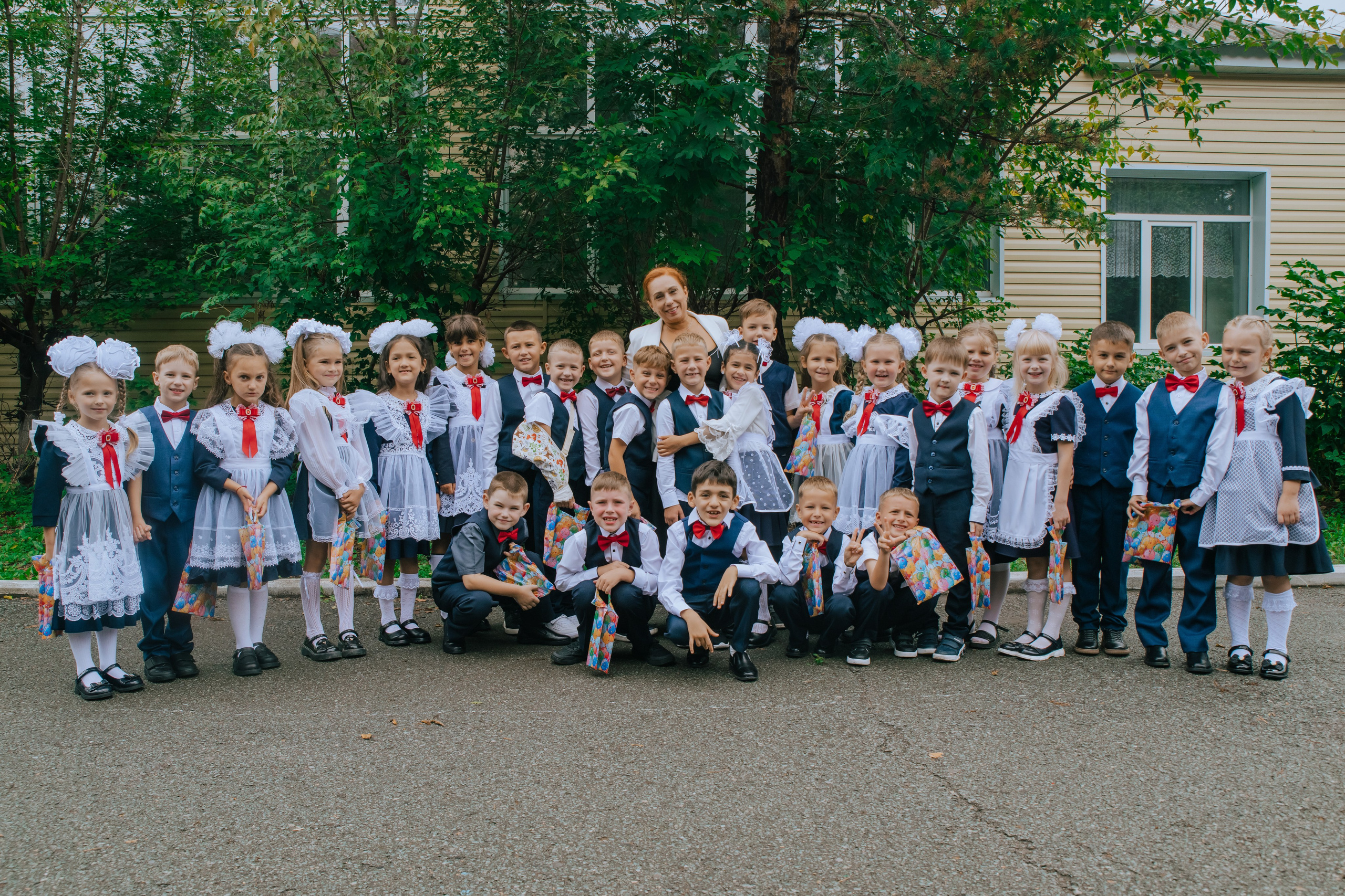 1в — школа 11 — 2025. Фотограф Ярмишко Дарья. Выпускные фотокниги