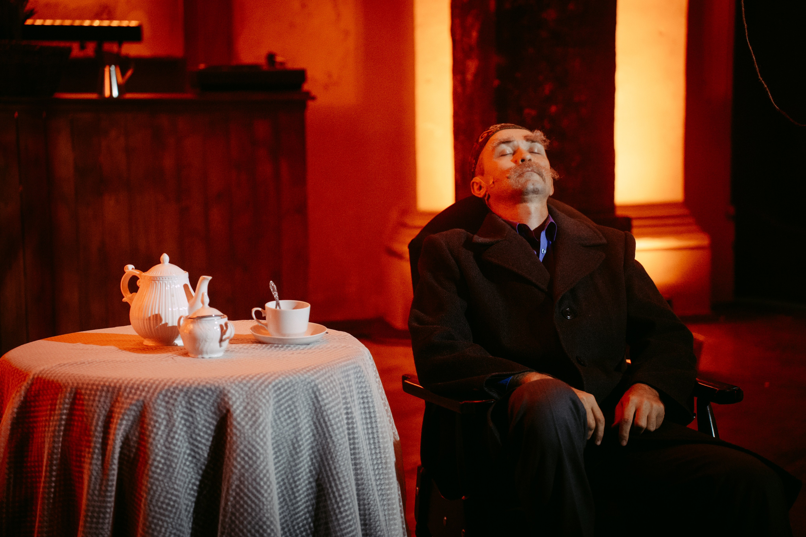 Горький оптимизм. Главная