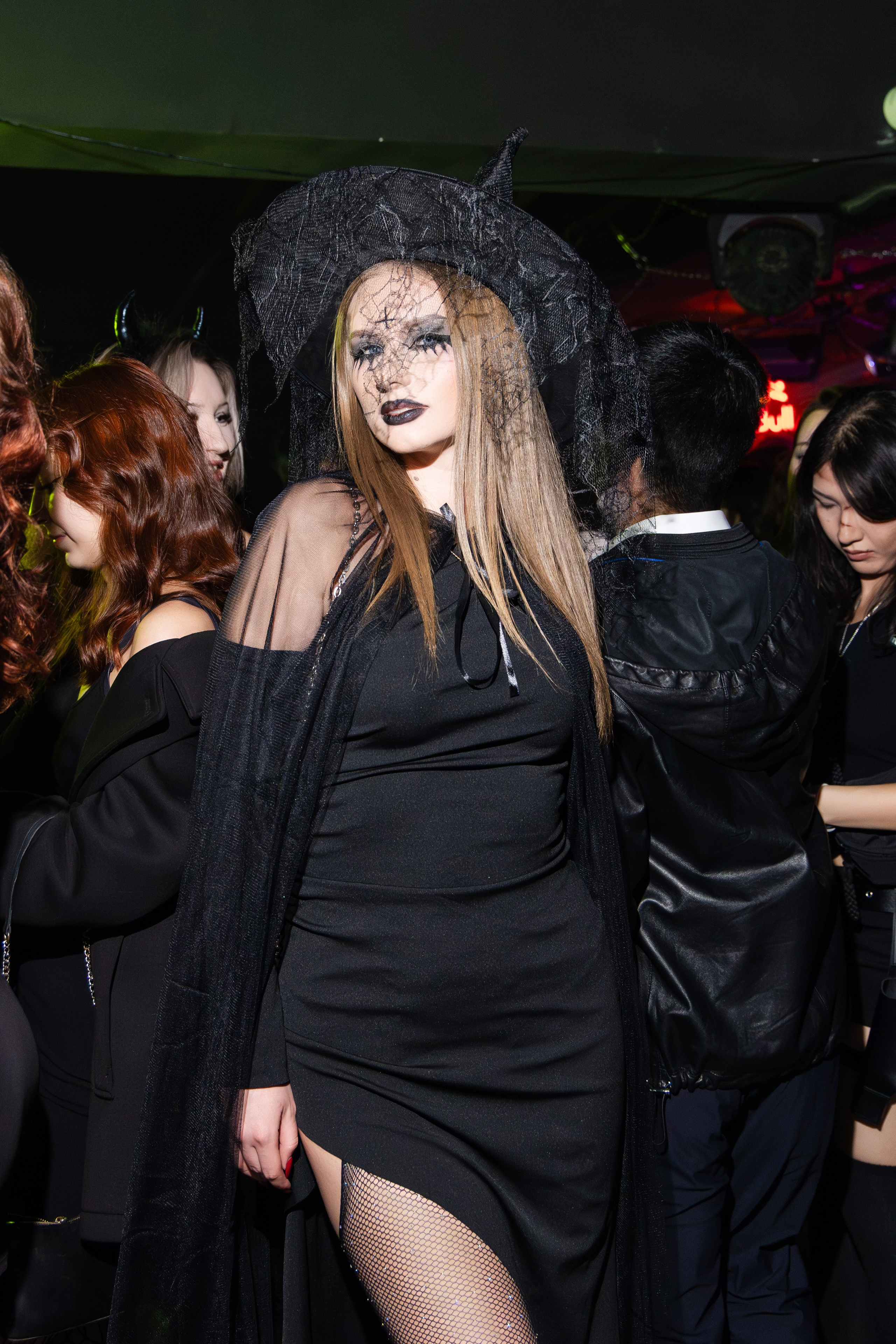 ВЫШКА WAVE — HALLOWEEN. Портретный фотограф в Алматы