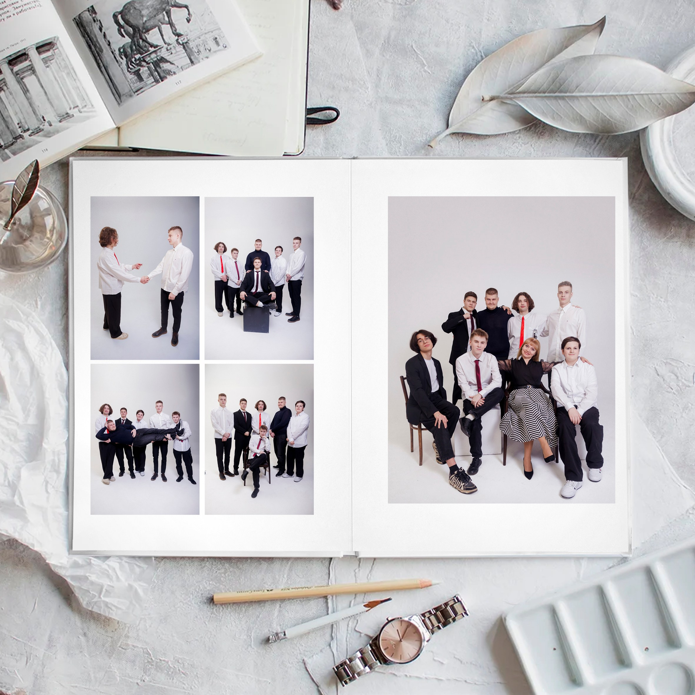 Разворот альбома с друзьями.