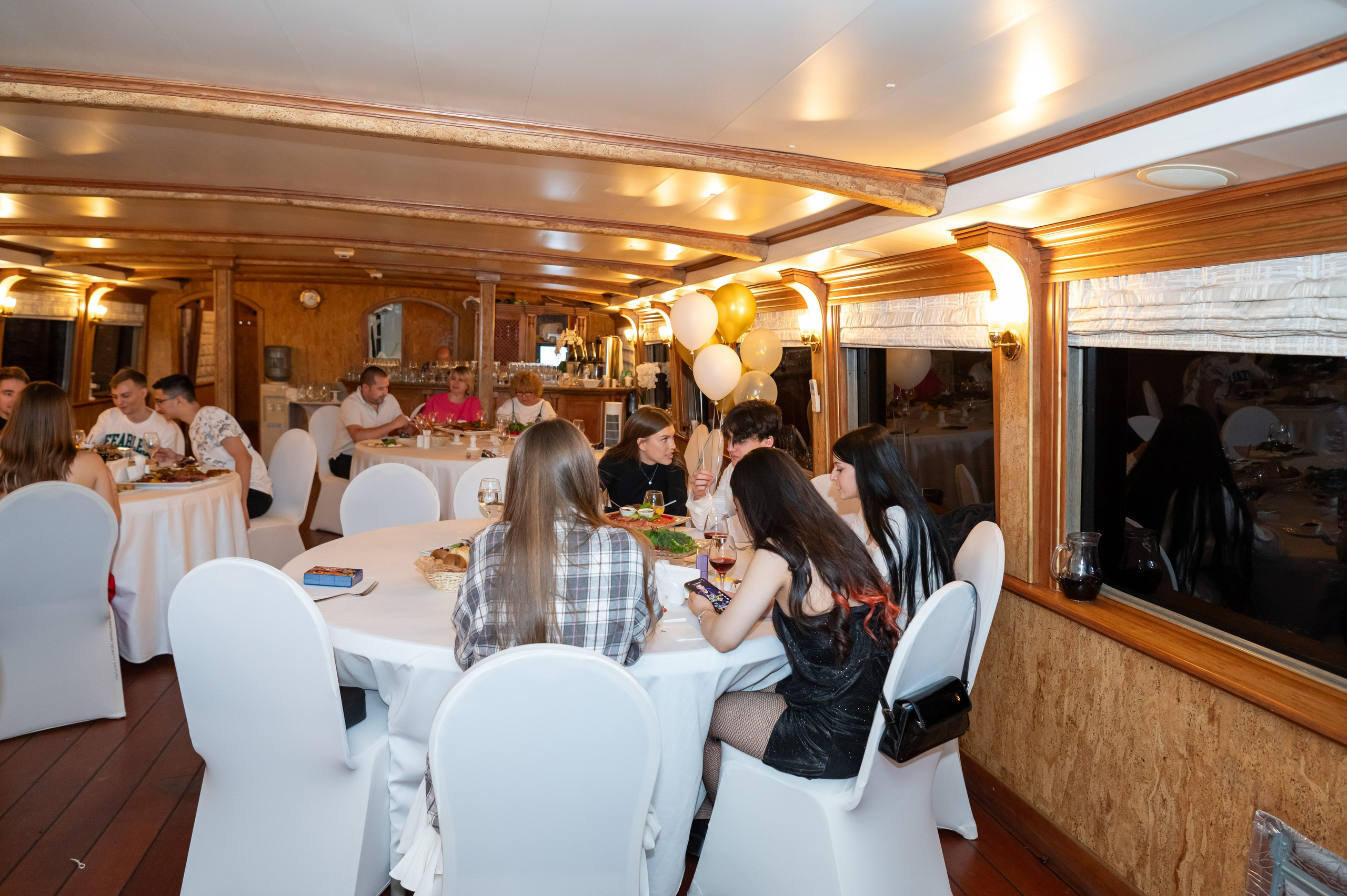 Выпускной вечер 11 класс на теплоходе. Детский и семейный фотограф г. Москва Оксана Катаджи