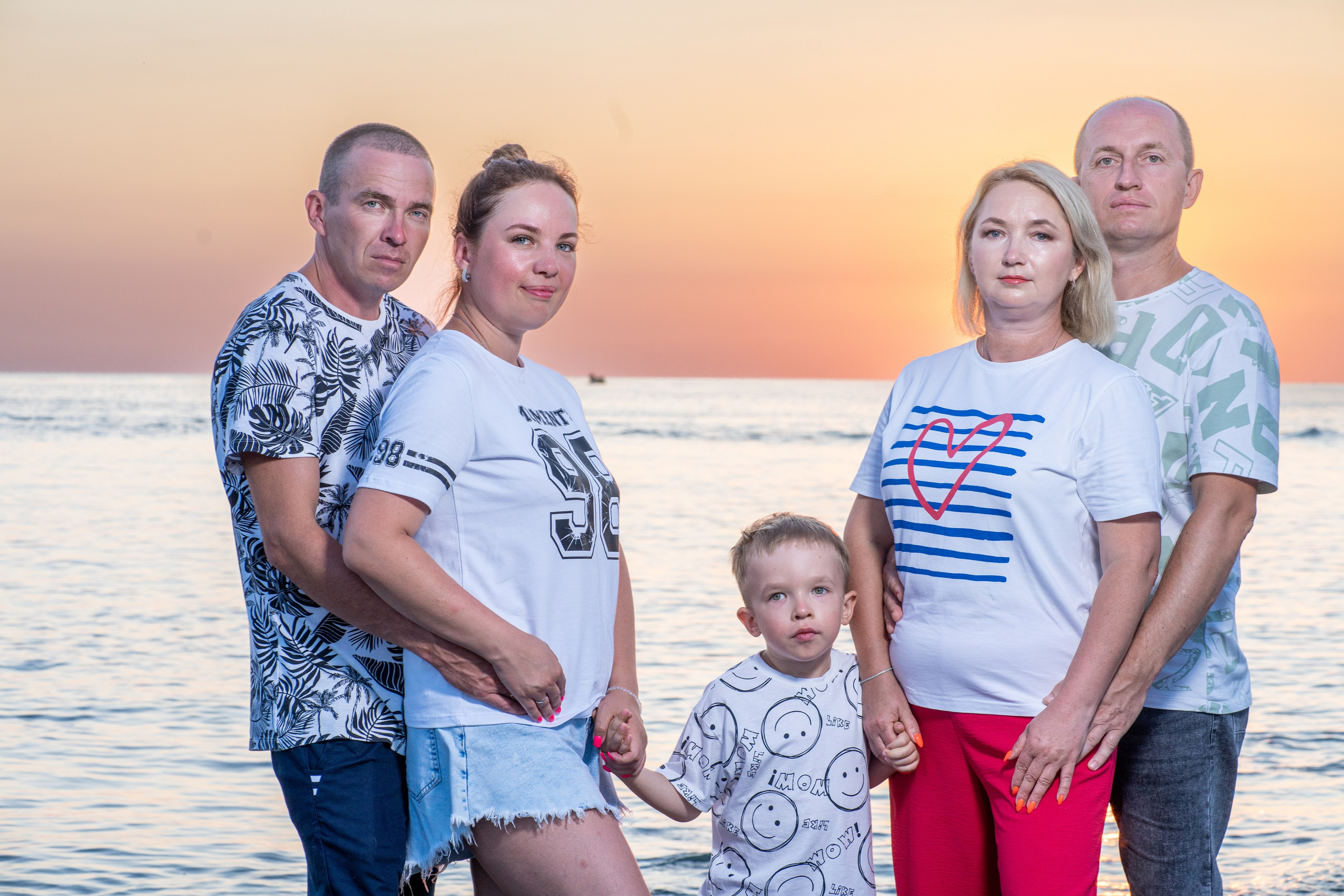 Семейная съемка на пляже в Адлере. Фотограф в Сочи Тиунова Маргарита и Тиунов Евгений