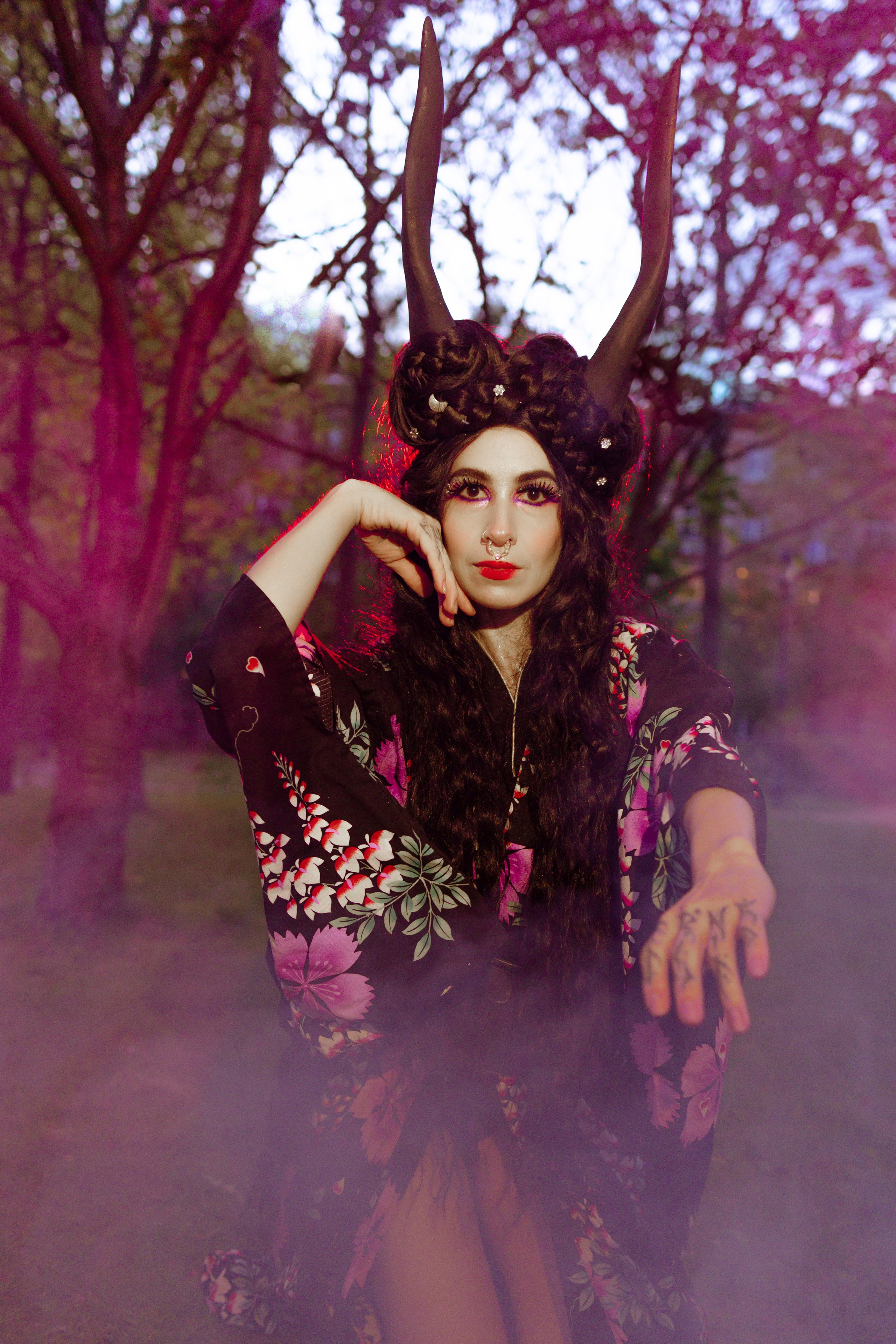 Кирисакура- соцветия вишни в тумане