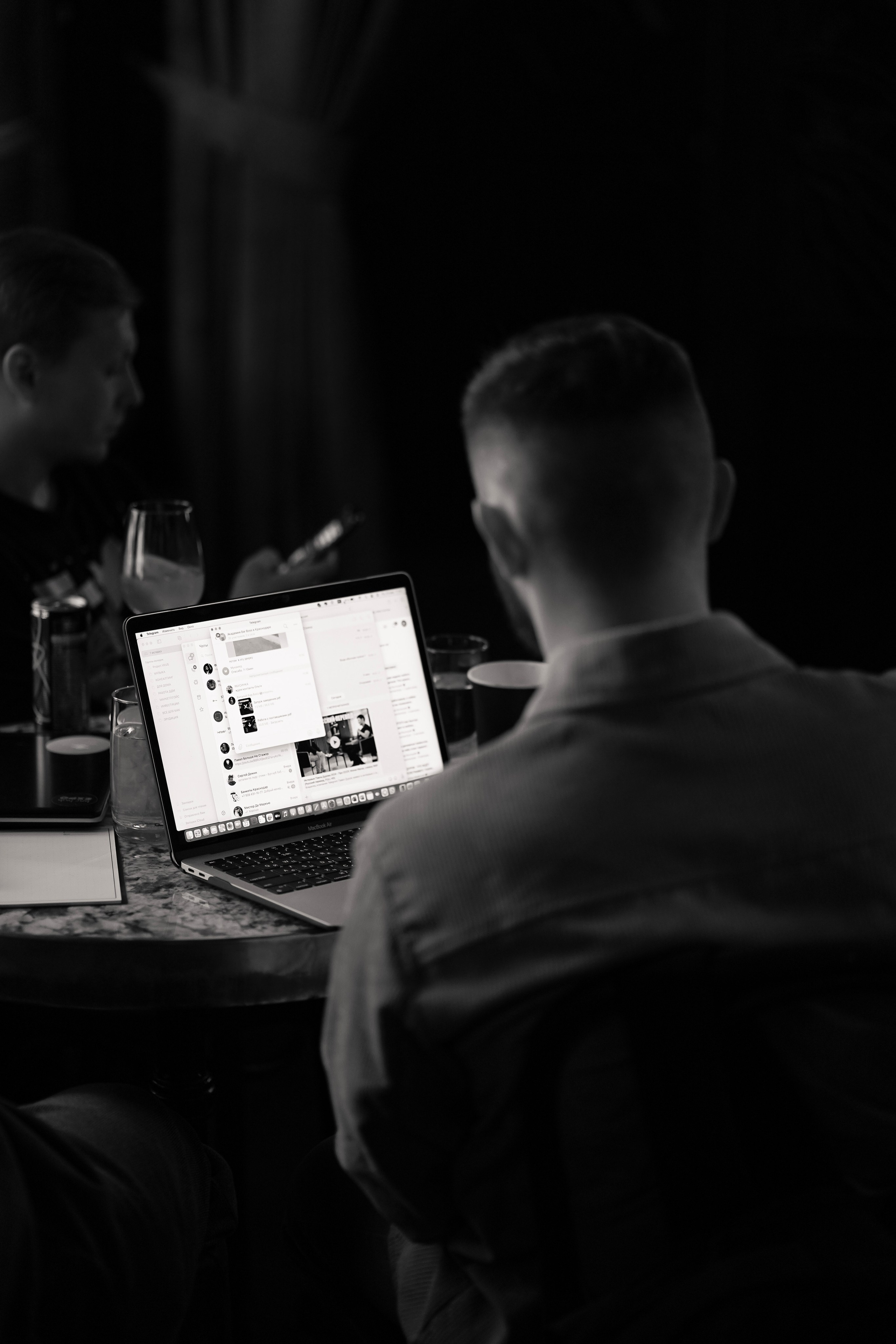 Bar Boss в «Детектив, где Вы?» (2024). Фотограф с психологическим образованием