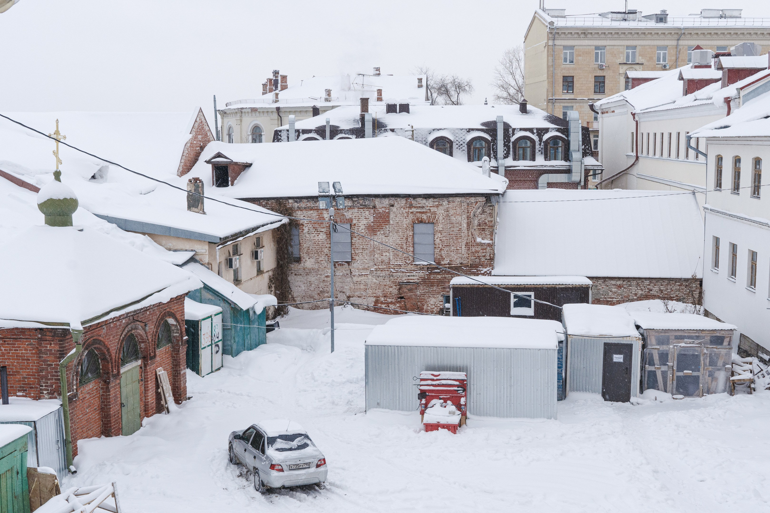 Во дворе Собора Петра и Павла, Казань