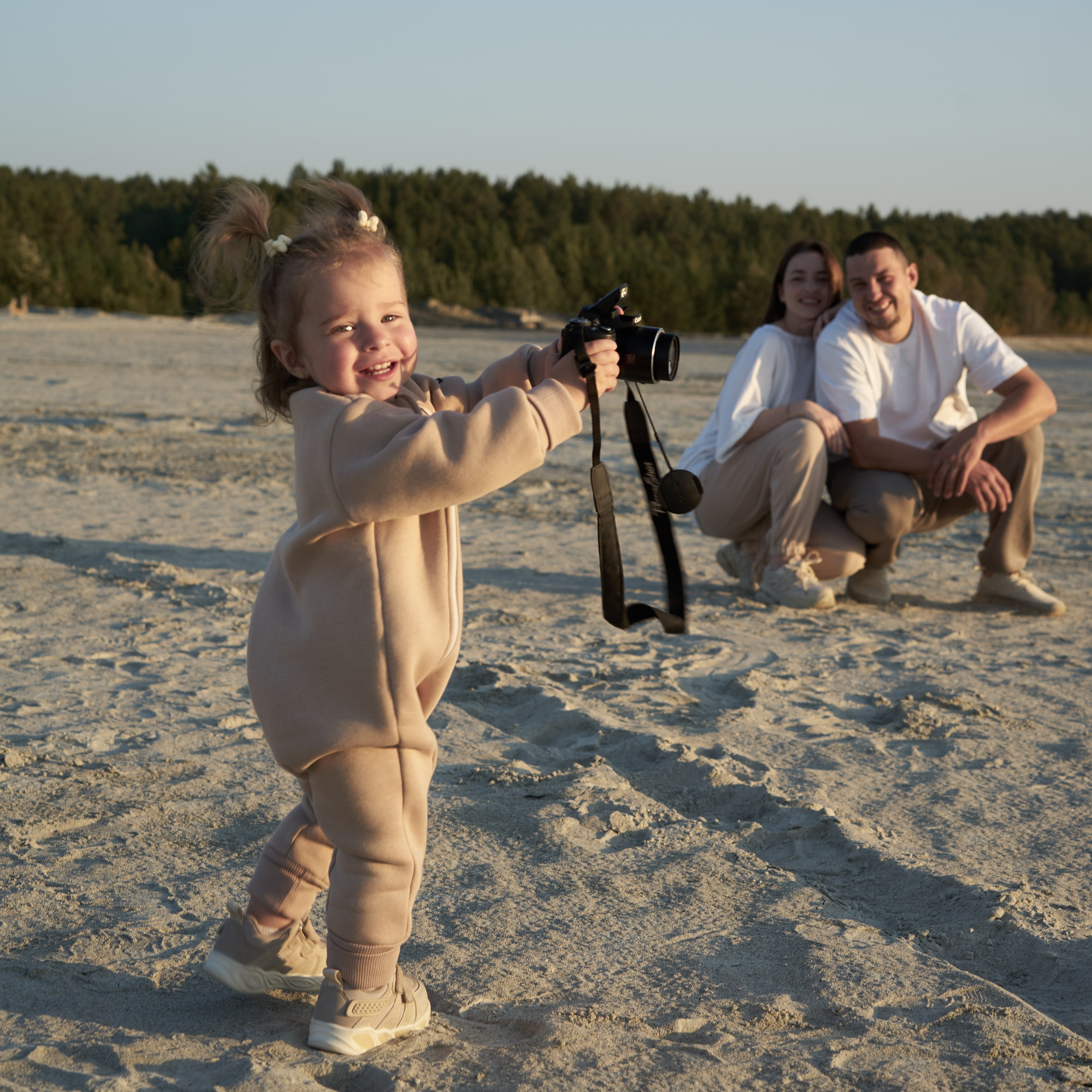 Семейная фотосессия на закате в песках. Фотограф Екатеринбург Кокшарова Александра