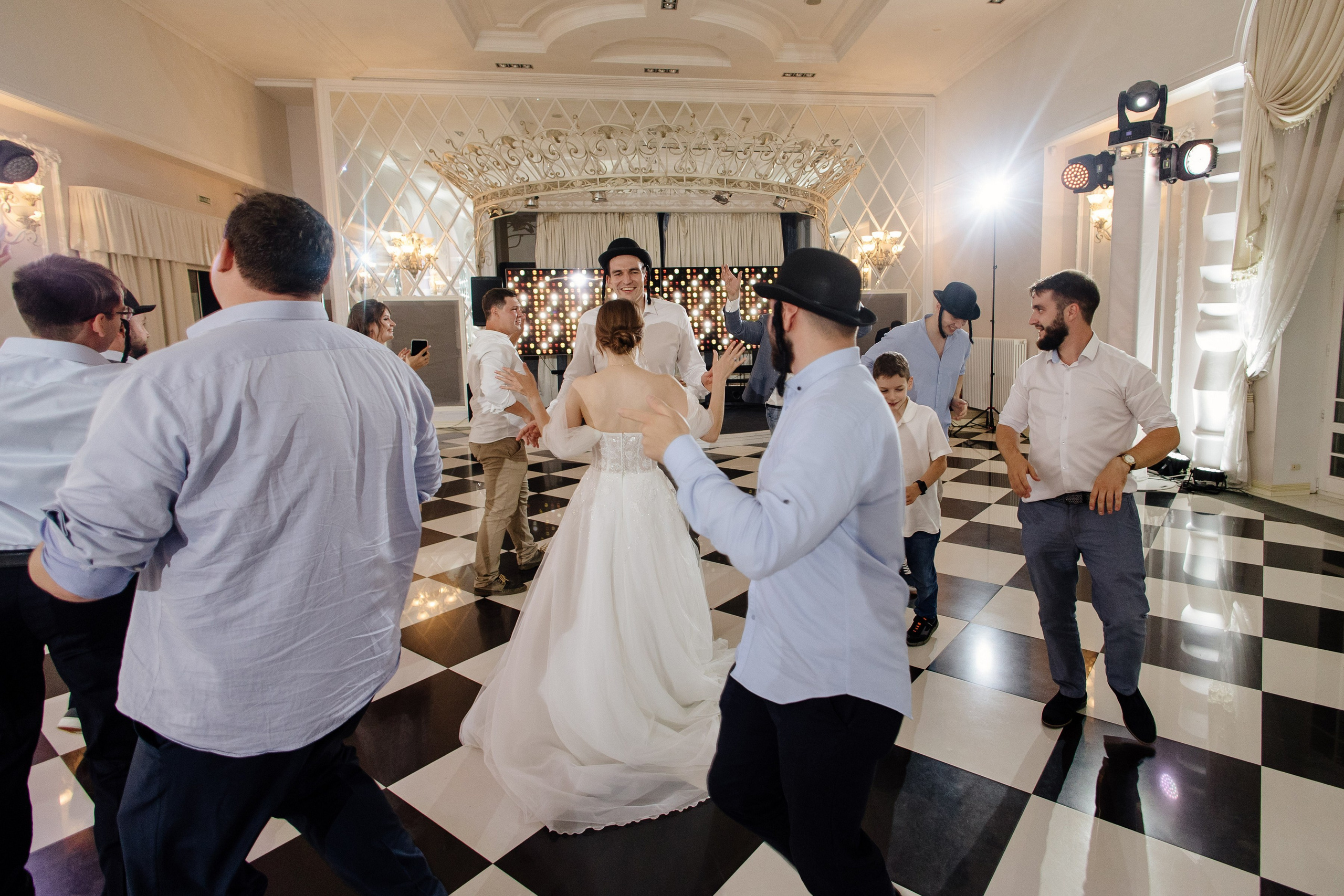 Свадебное утро в Hyatt Regency Хаятт Редженси, свадебная прогулка на Арме и банкет в О’Шалей. Свадебный и семейный фотограф Екатерина Иванова