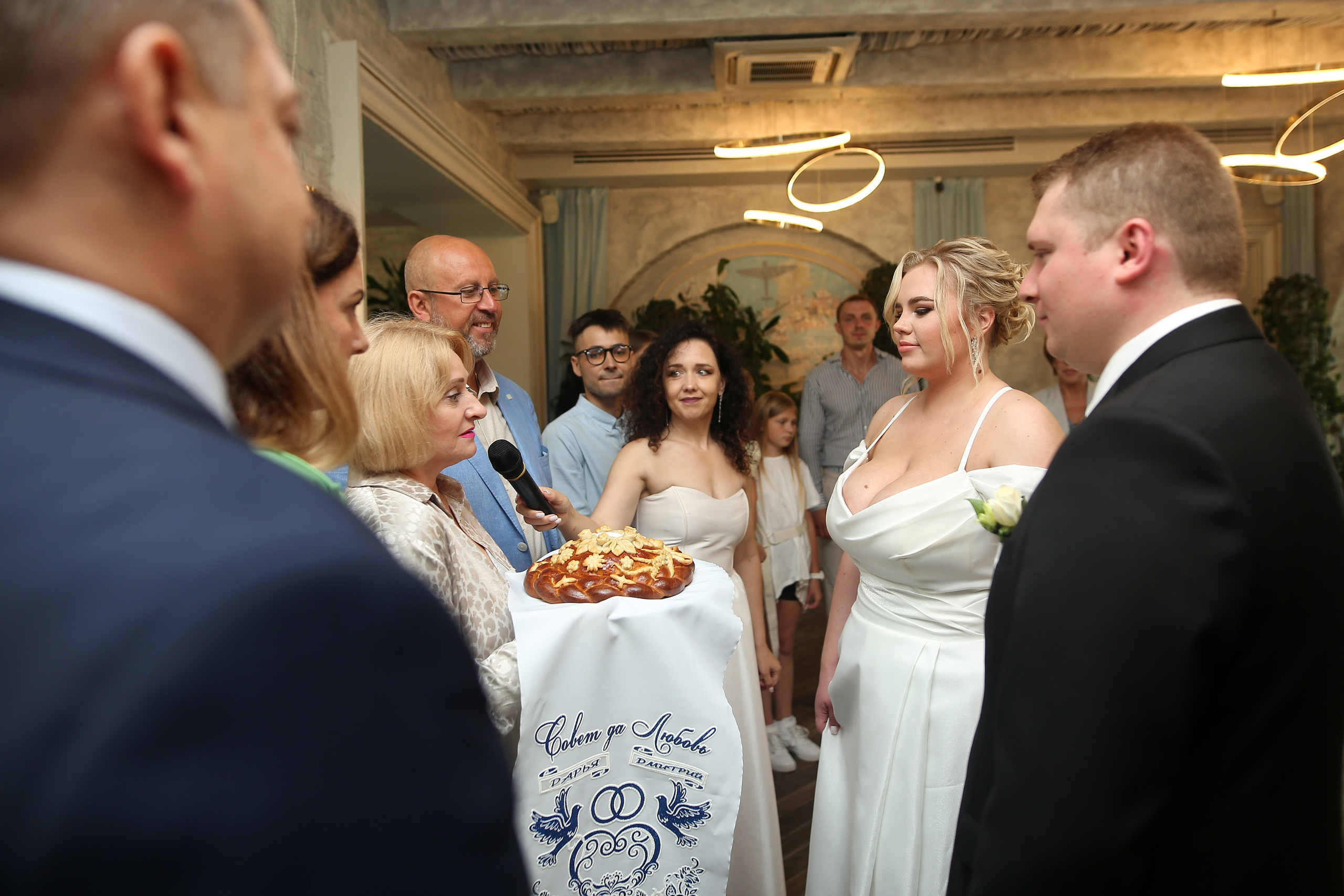 Свадебный ведущий на любое мероприятие в Москве. Свадебный ведущий в Москве Саксофон на свадьбу