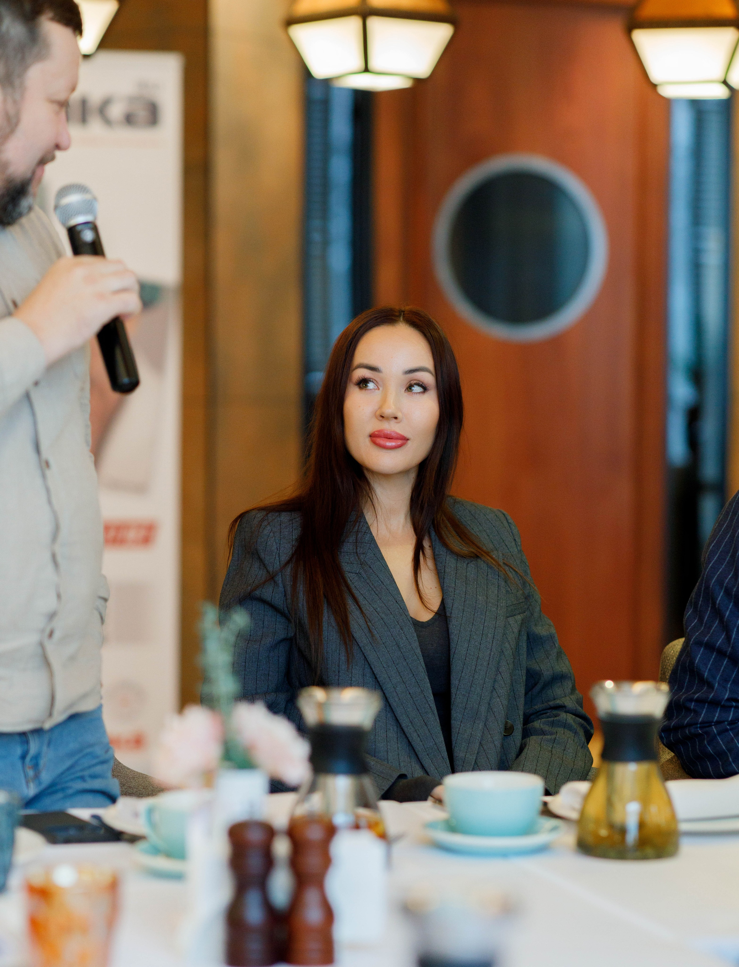 Международный опыт инвестиций РФ и ОАЭ. Бизнес-завтрак в «Магадане». Репортажный фотограф в Новосибирске Алена Помазунова