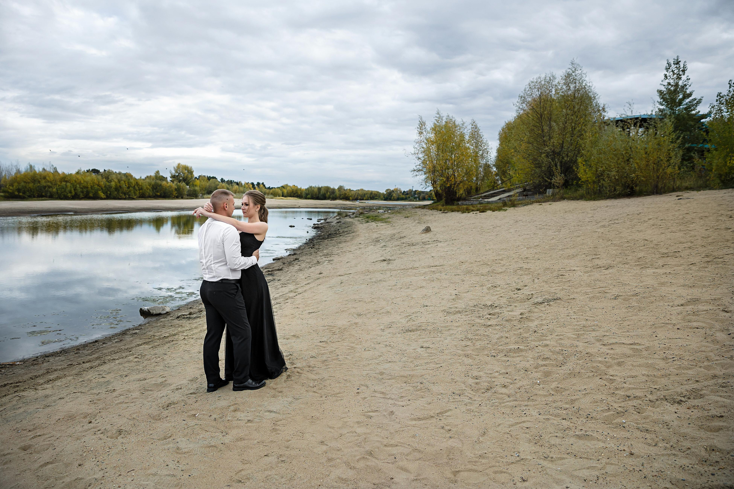 В черном (1 час прогулки). Свадебный и семейный фотограф в Новосибирске Юлия Герасимчук