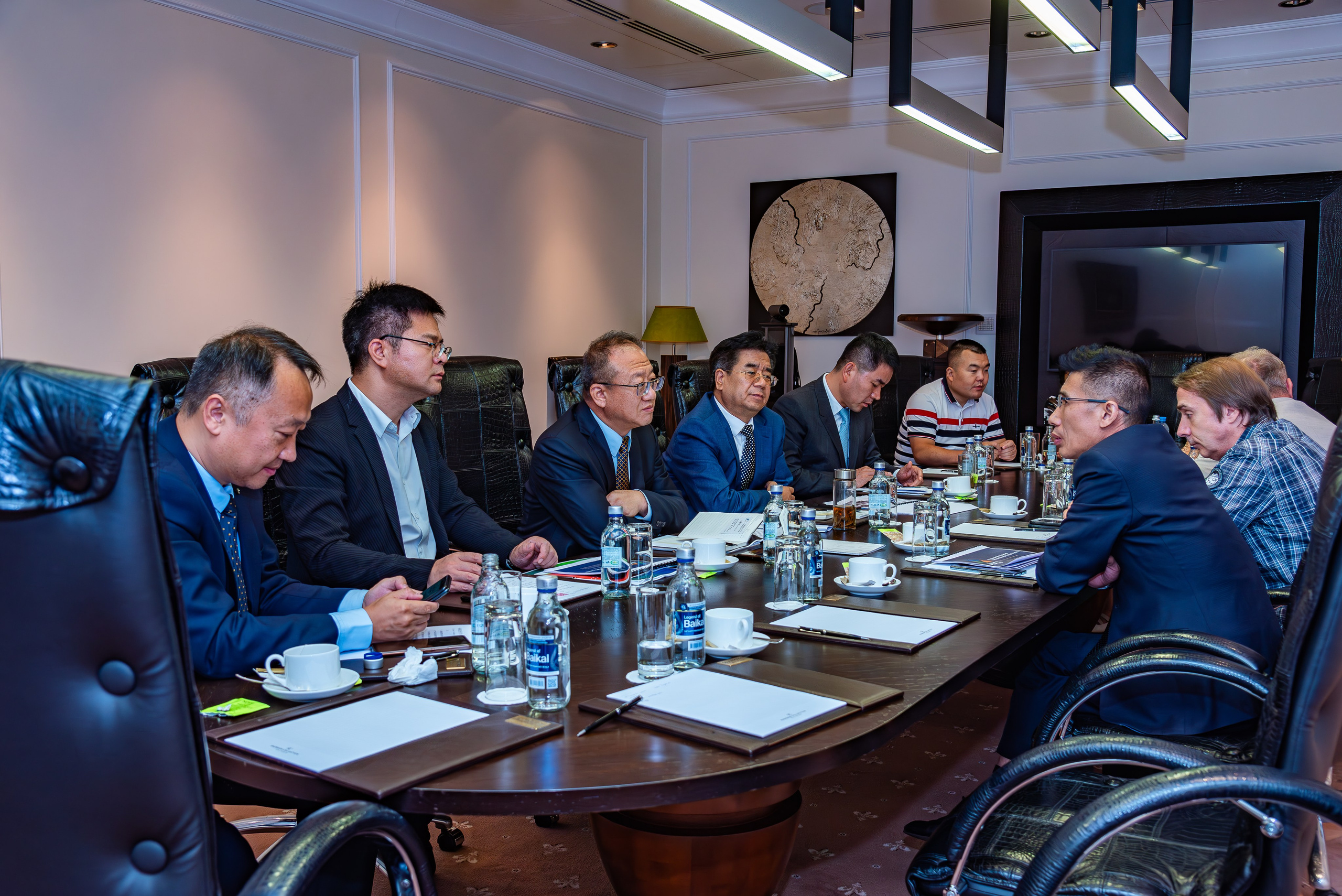 Профессиональная репортажная фотосъемка бизнес мероприятий,  в Москве, живые фото без фильтров. Используется полностью бесшумная полнокадровая фотокамера. 