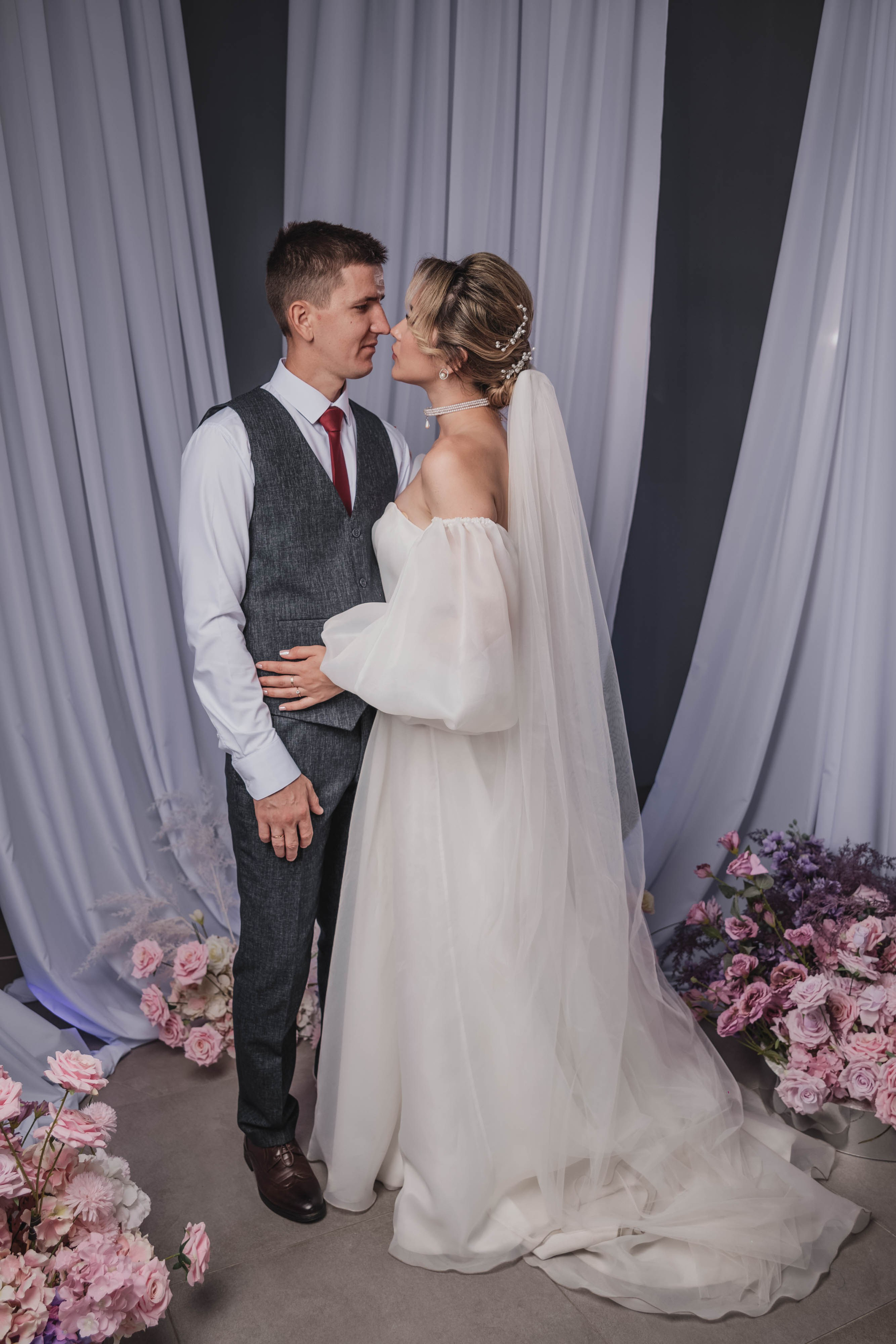 Свадебная фотосессия в фотостудии г. Саратова Яна и Сергей 28.08.2024. Свадебный фотограф, портретный фотограф в Москве и Саратове Оксана Анциферова