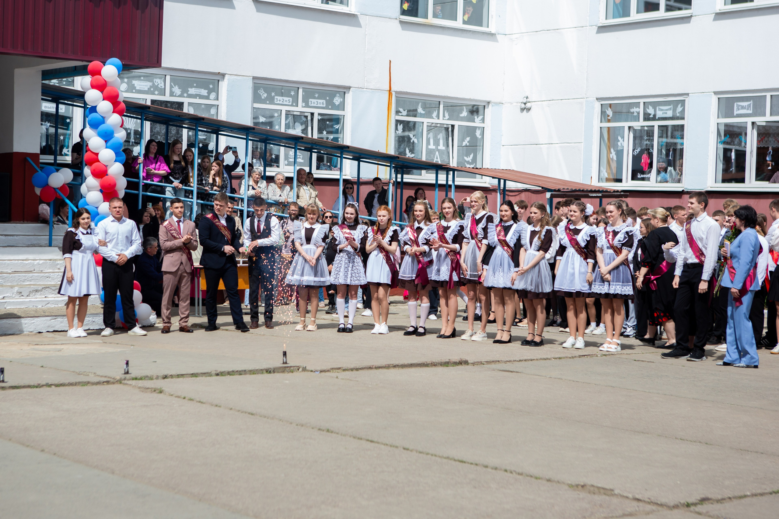 ПОСЛЕДНИЙ ЗВОНОК 2025 9 ШКОЛА Г. МЦЕНСК. Профессиональный фотограф в Мценске и Орловской области