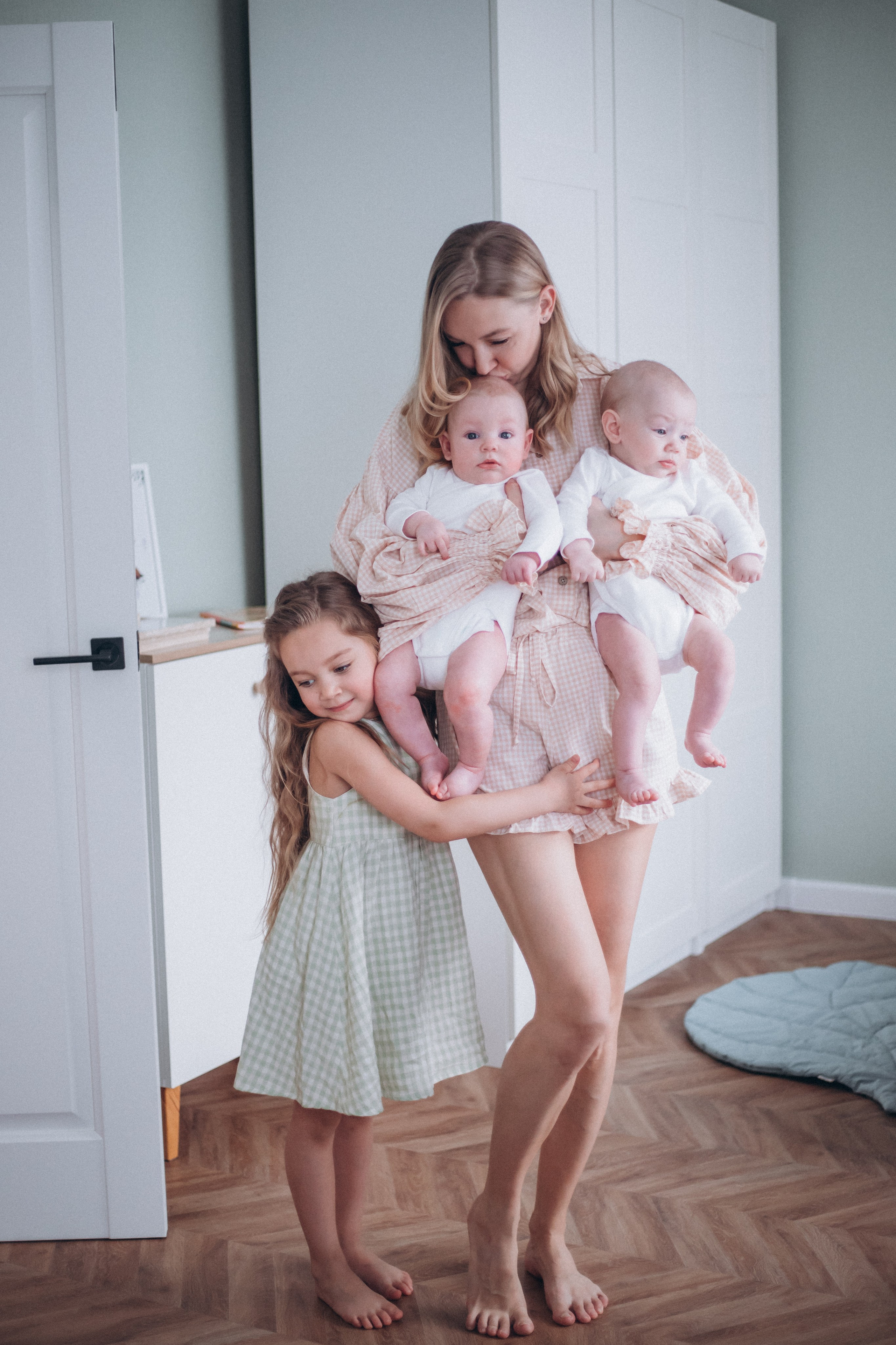 Катя, два сыночка и лапочка дочка. Семейный фотограф Нижневартовск Тюмень Ефимова Ирина