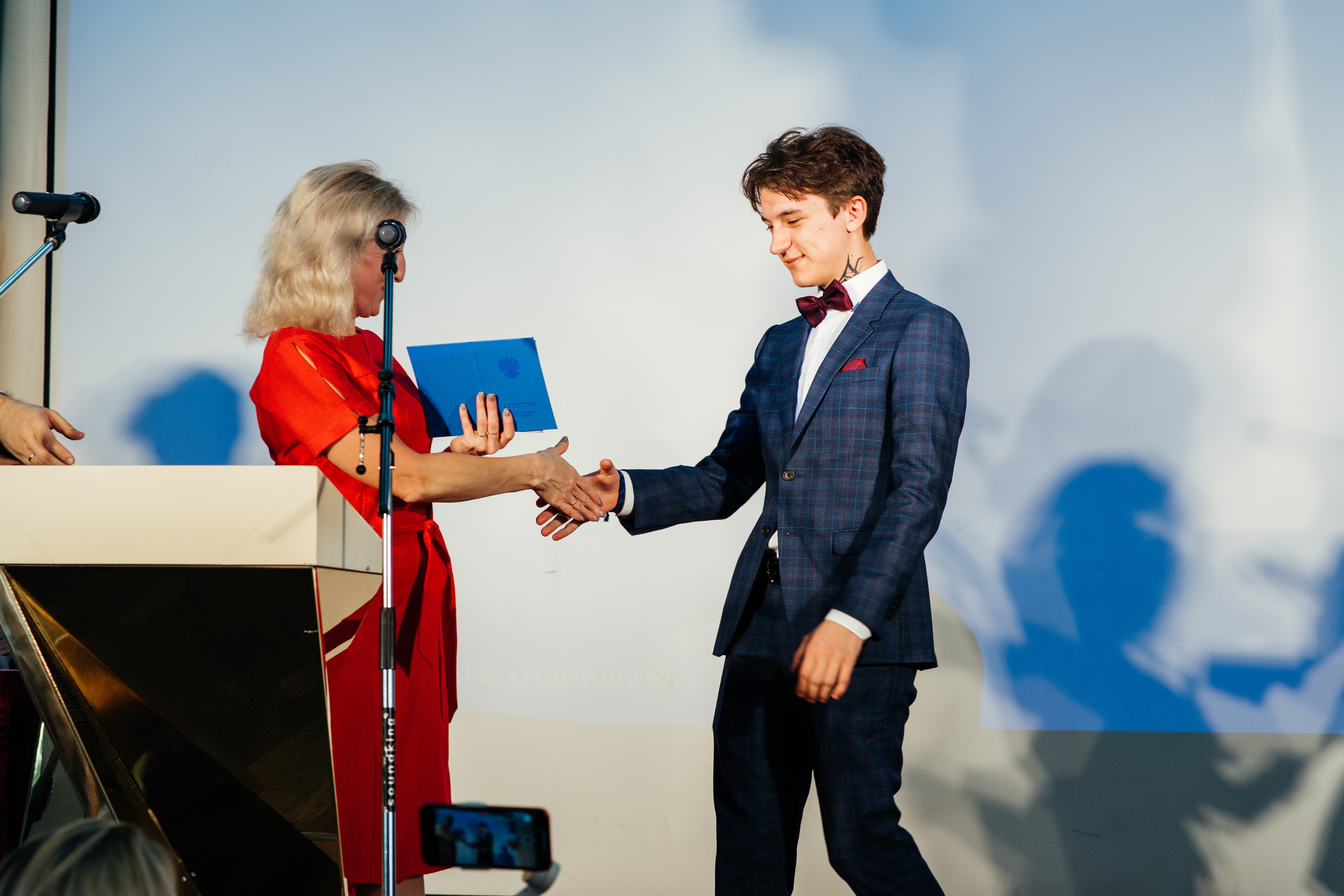 Вручение аттестатов. Выпускные альбомы в Подольске Москве и МО