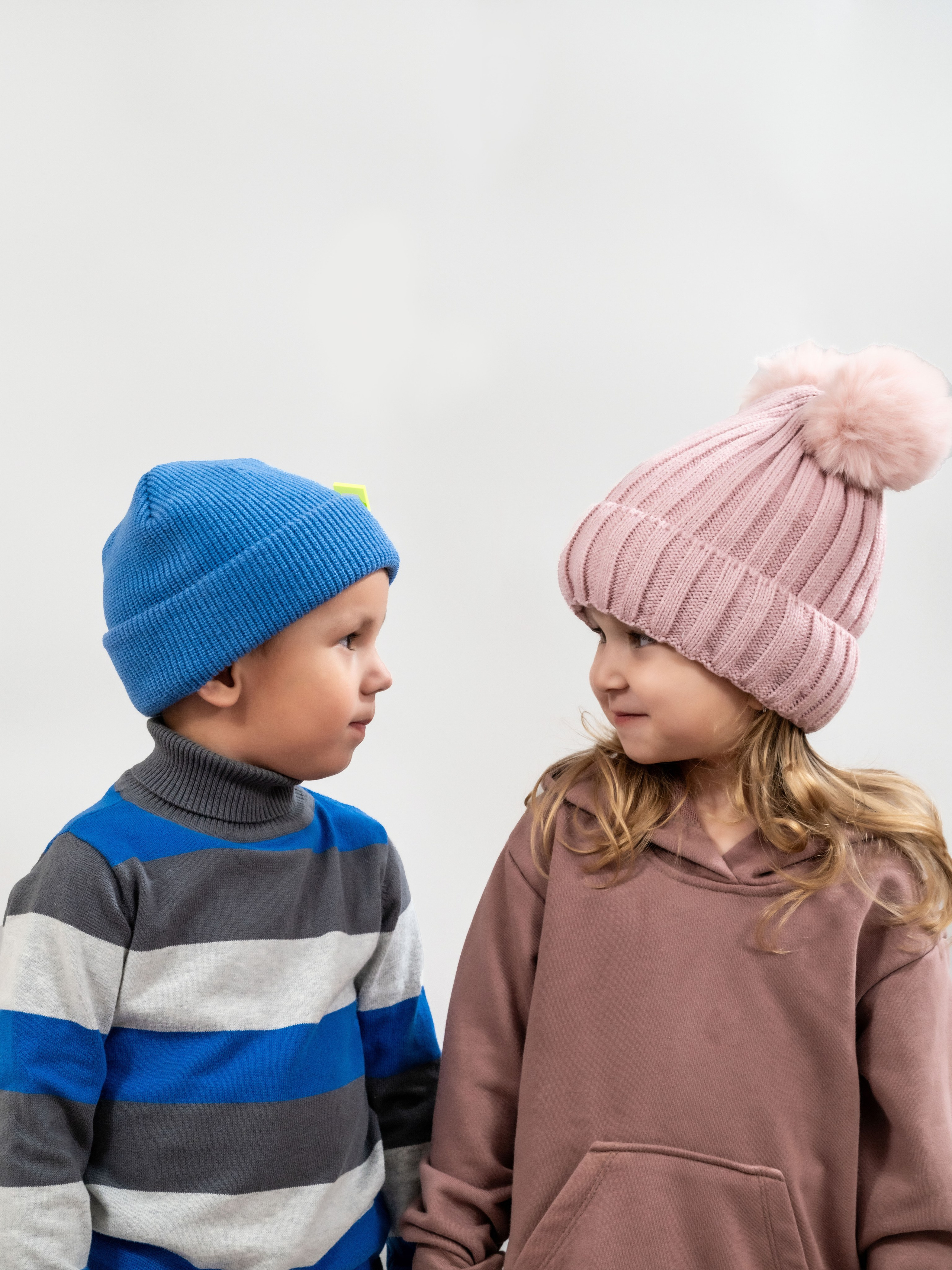 Детские шапочки, съемка для маркетплейсов, модельная съемка. Олейник Денис — предметный фотограф, фотограф для маркетплейсов в Казани