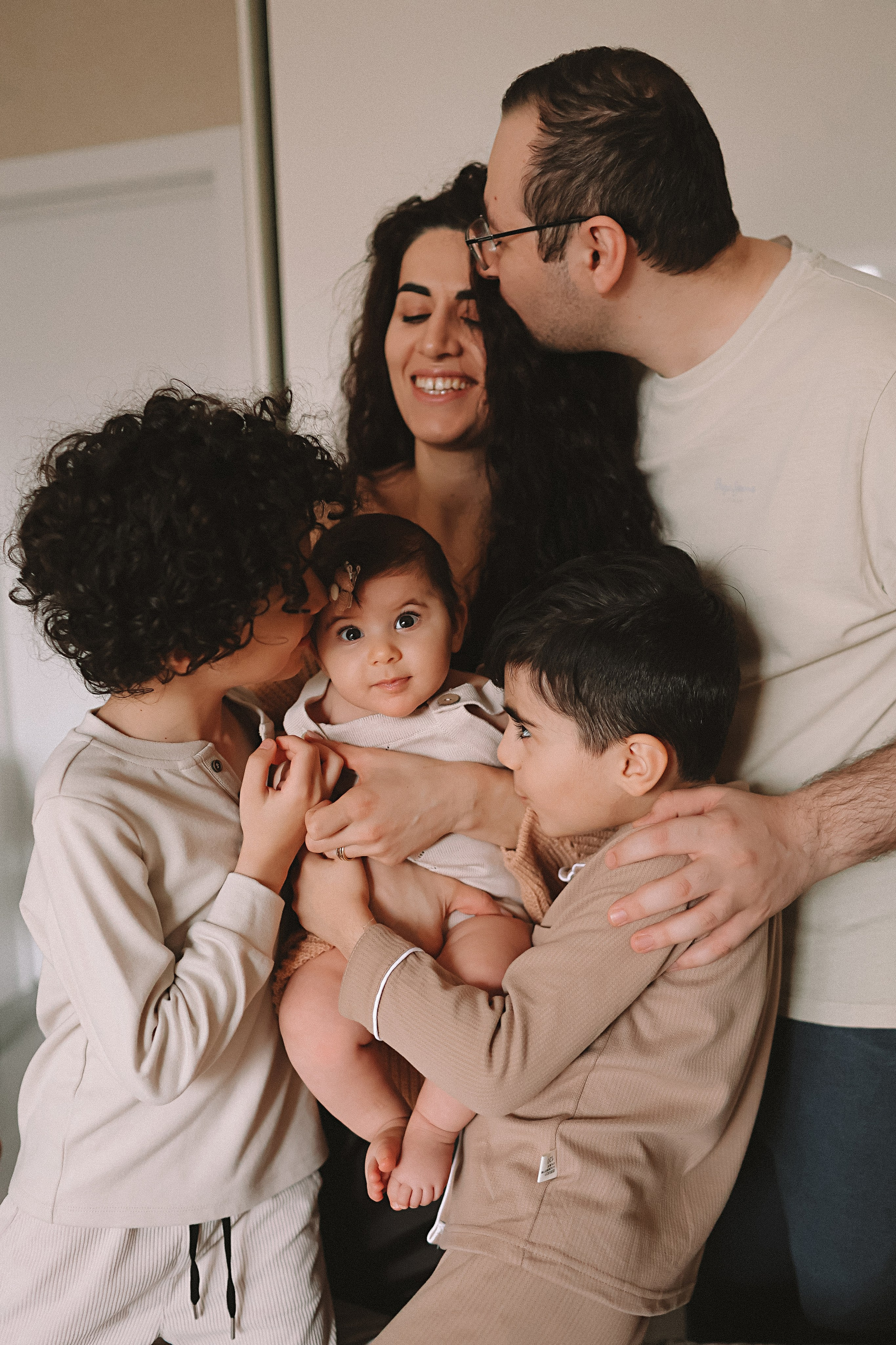 С малышкой. Семейный фотограф Тюмень, фотограф на роды Салмина Мария