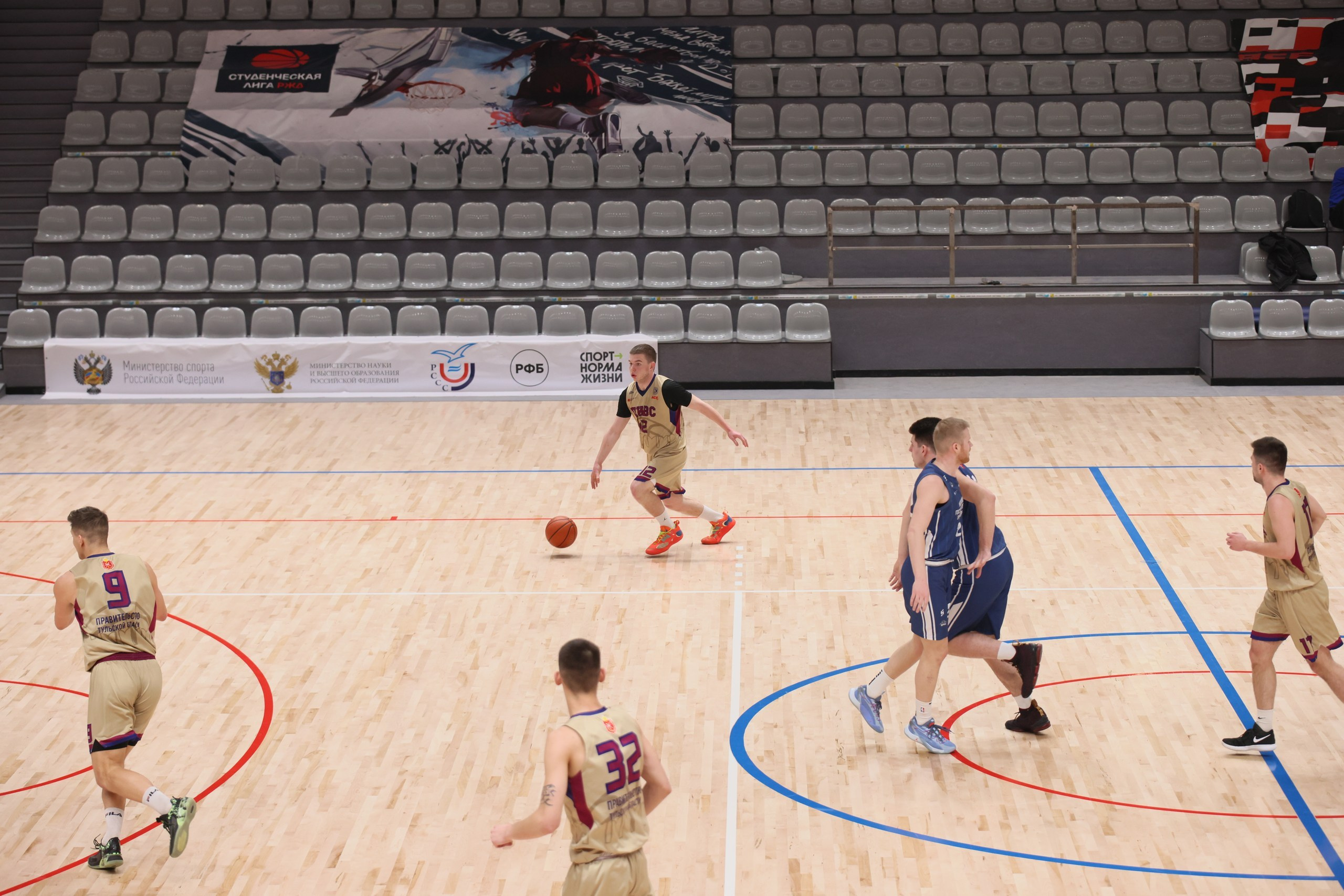 Баскетбол ТулГу VS МГУ. Фотограф в Туле Крупский АнДРей. Фотостудия «КАДР71» в Туле