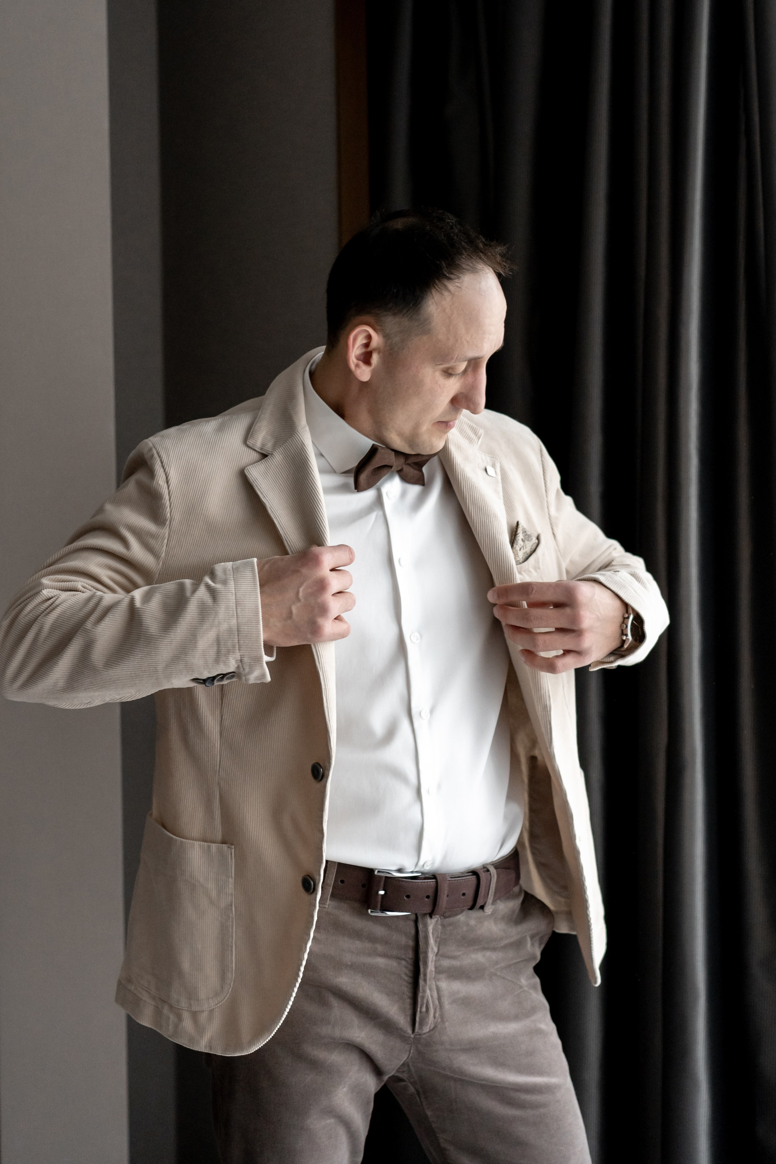 Свадебный фотограф в Москве. Свадебный фотограф Видное, Бутово, Домодедово, Щербинка, Царицыно. Свадебная фотосессия и сборы невесты в отеле Soluxe. Регистрация брака во дворце бракосочетания ВДНХ. Свадьба на ВДНХ. Свадебная фотосессия с ретро автомобилем Чайка. 