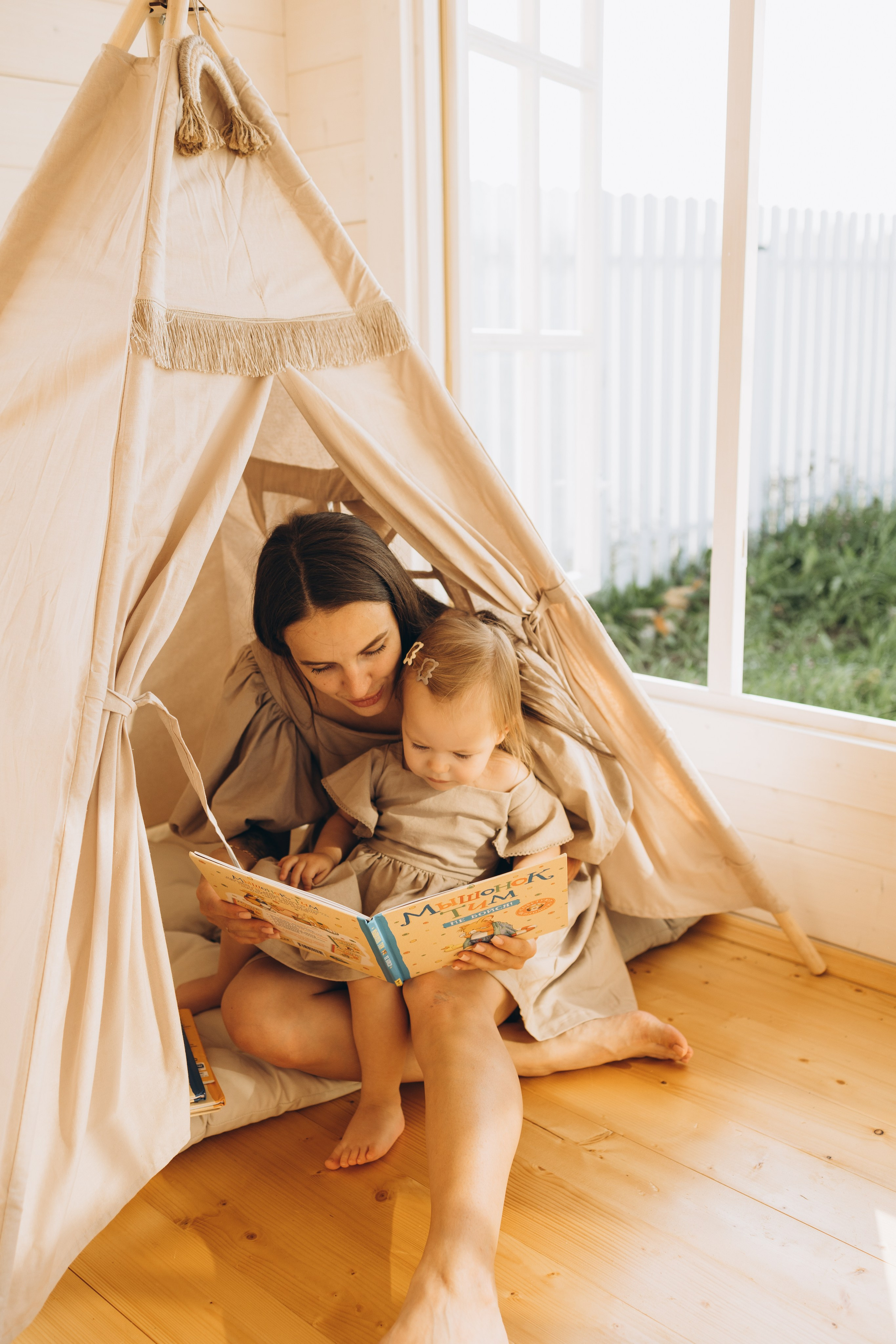 Оля и Мирослава Беседка. Семейный фотограф в Москве Виктория Ястребинская