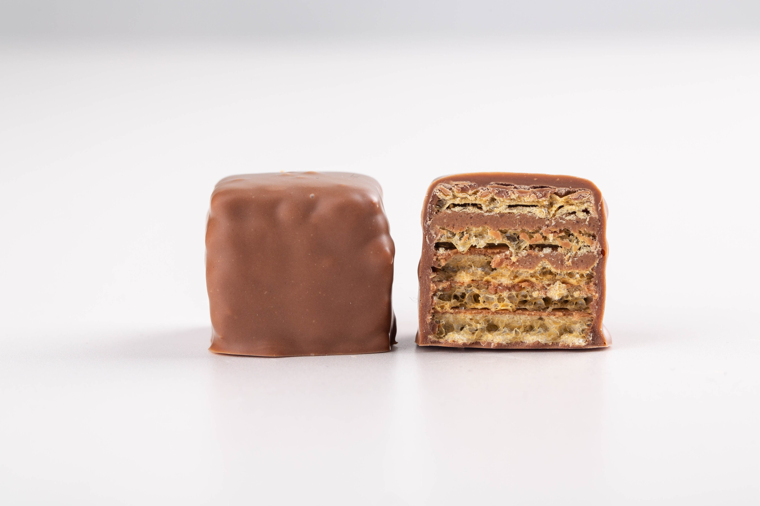 Каталог для кондитерской «Молоко и Мёд». Ольга Панкова предметный и фуд-фотограф в Краснодаре