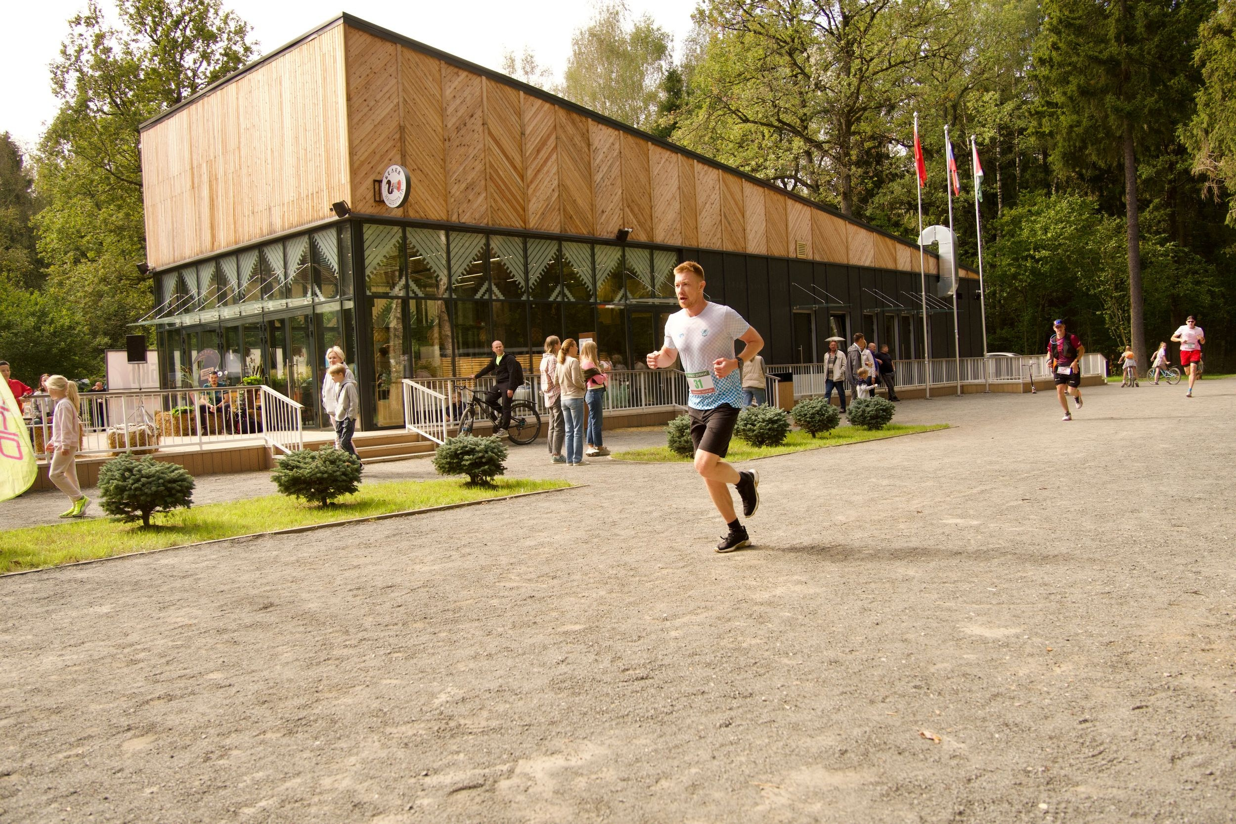Забег в парке «Дубки». Кафе «БЕЛКА НАШЕПТАЛА». Ну оооочень концептуальное кафе