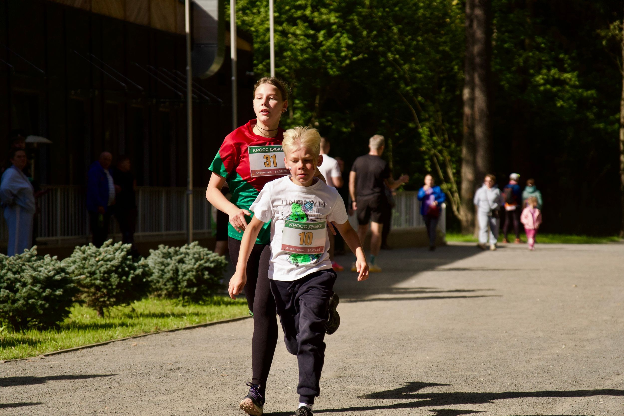 Забег в парке «Дубки». Кафе «БЕЛКА НАШЕПТАЛА». Ну оооочень концептуальное кафе