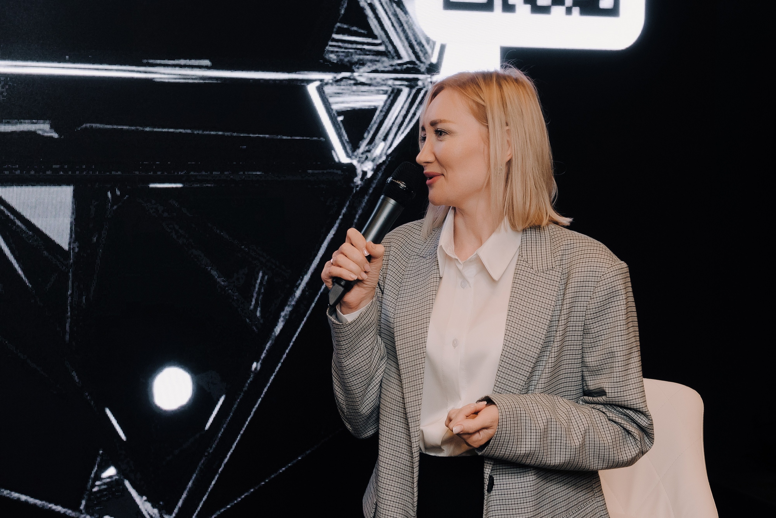 КОНФЕРЕНЦИЯ AMO CRM SIPUNI. Репортажный фотограф Зуев Роман г. Челябинск