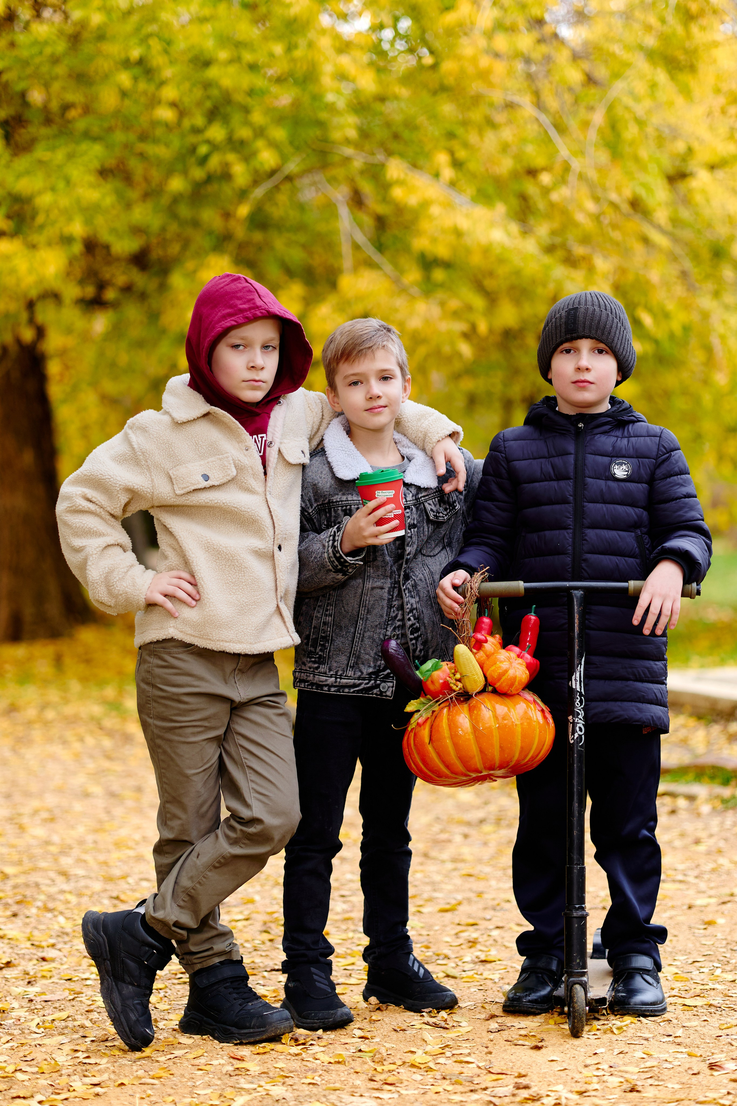 Прогулка в парке классом. Фотограф Выпускные альбомы Таганрог Сергей Коробченко