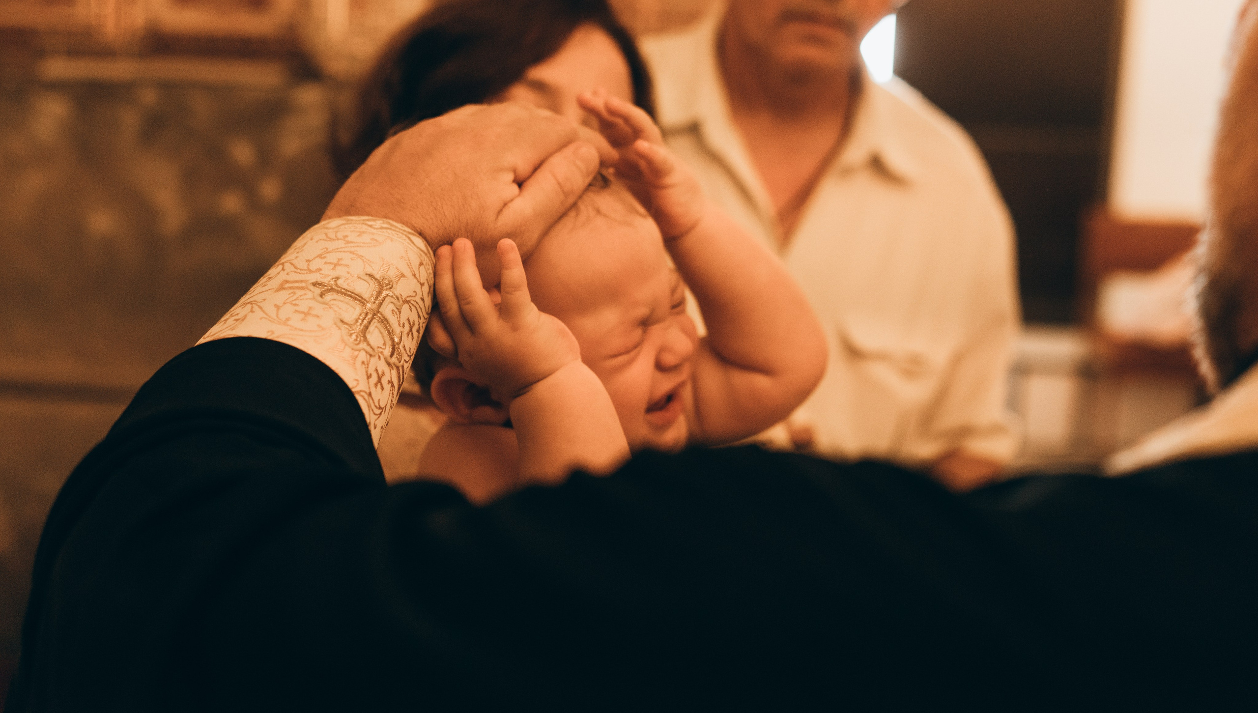 Таинство крещение в Москве. Семейный, ньюборн фотограф, фотограф на роды в Москве, Виктория Тюльдюкова