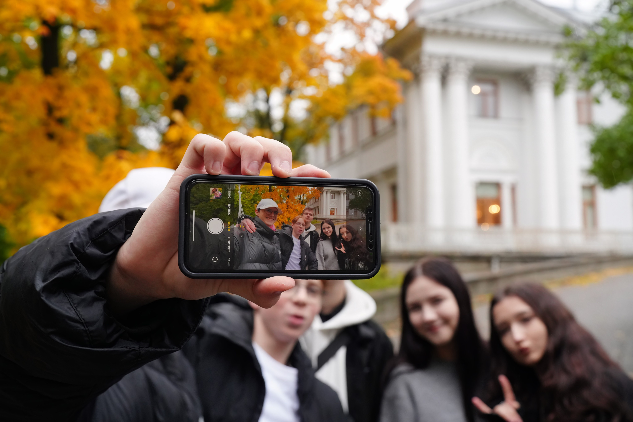 ОСЕННЯЯ. Школьная фотография в Санкт-Петербурге, выпускные альбомы, фотосессии