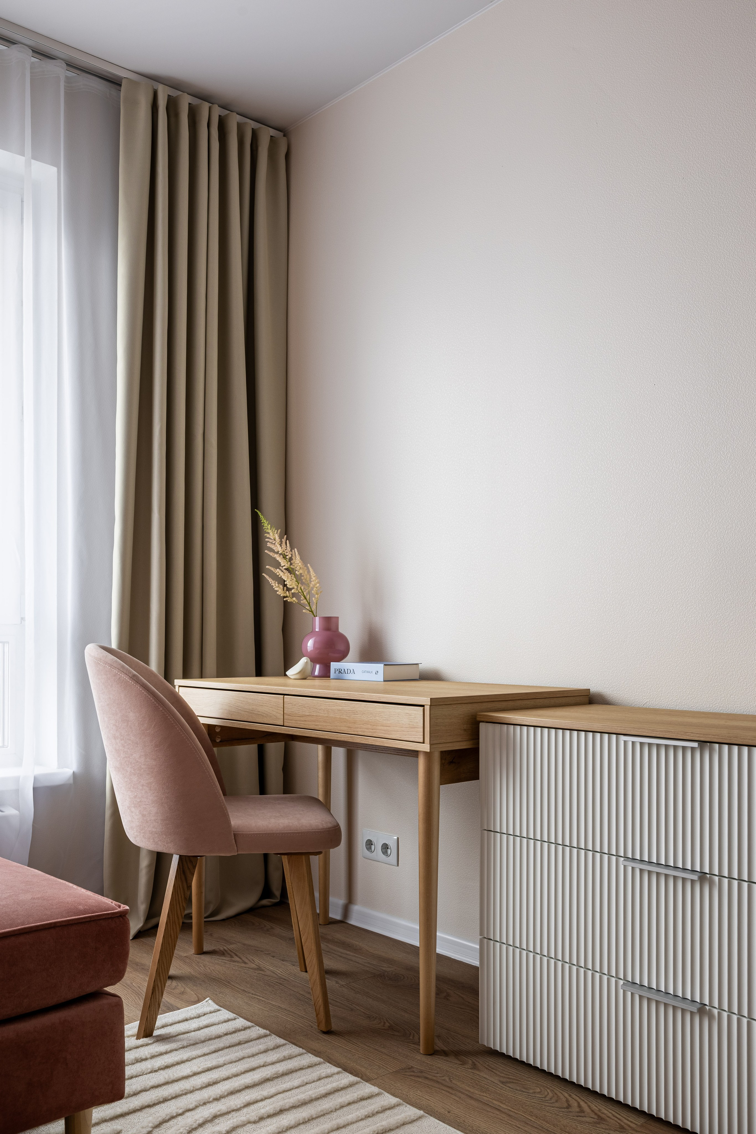 Леденцовый контемпорари с элементами глэм-софт. Veselinskiy| Интерьерный фотограф | Москва