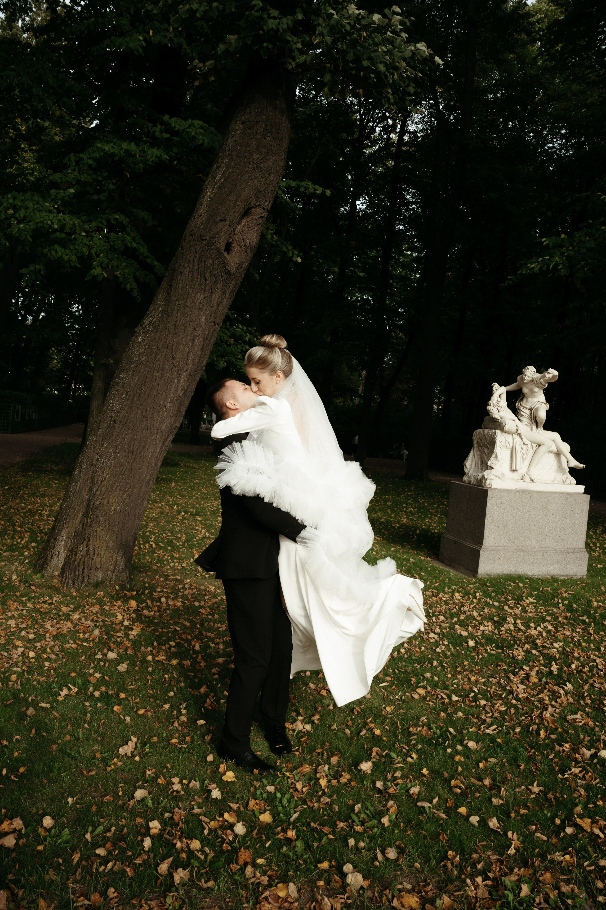 Однажды в летнем саду. Свадебный фотограф в Петербурге Таша Вайб