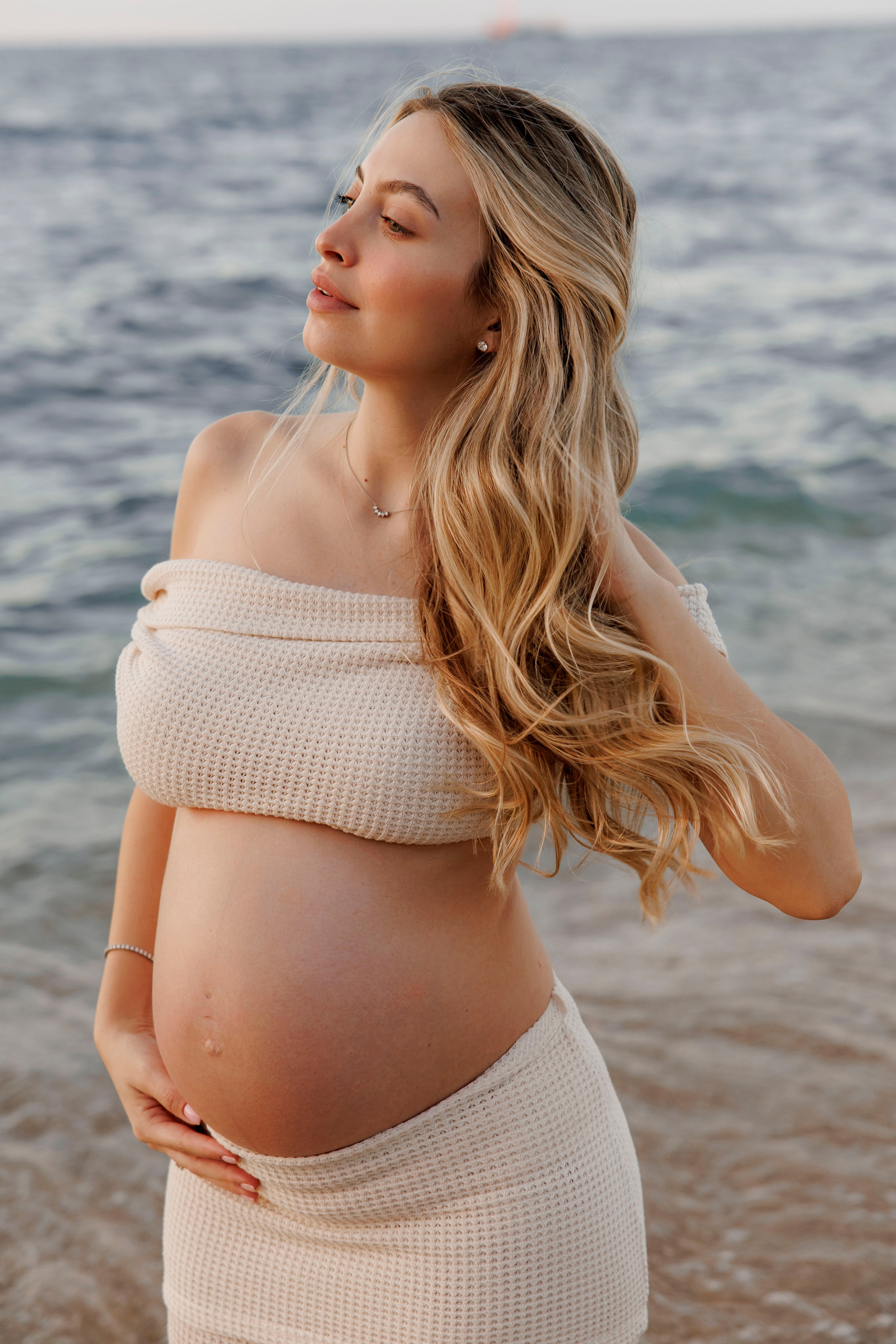 Pregnancy photoshoot near the sea. Wedding and family photographer